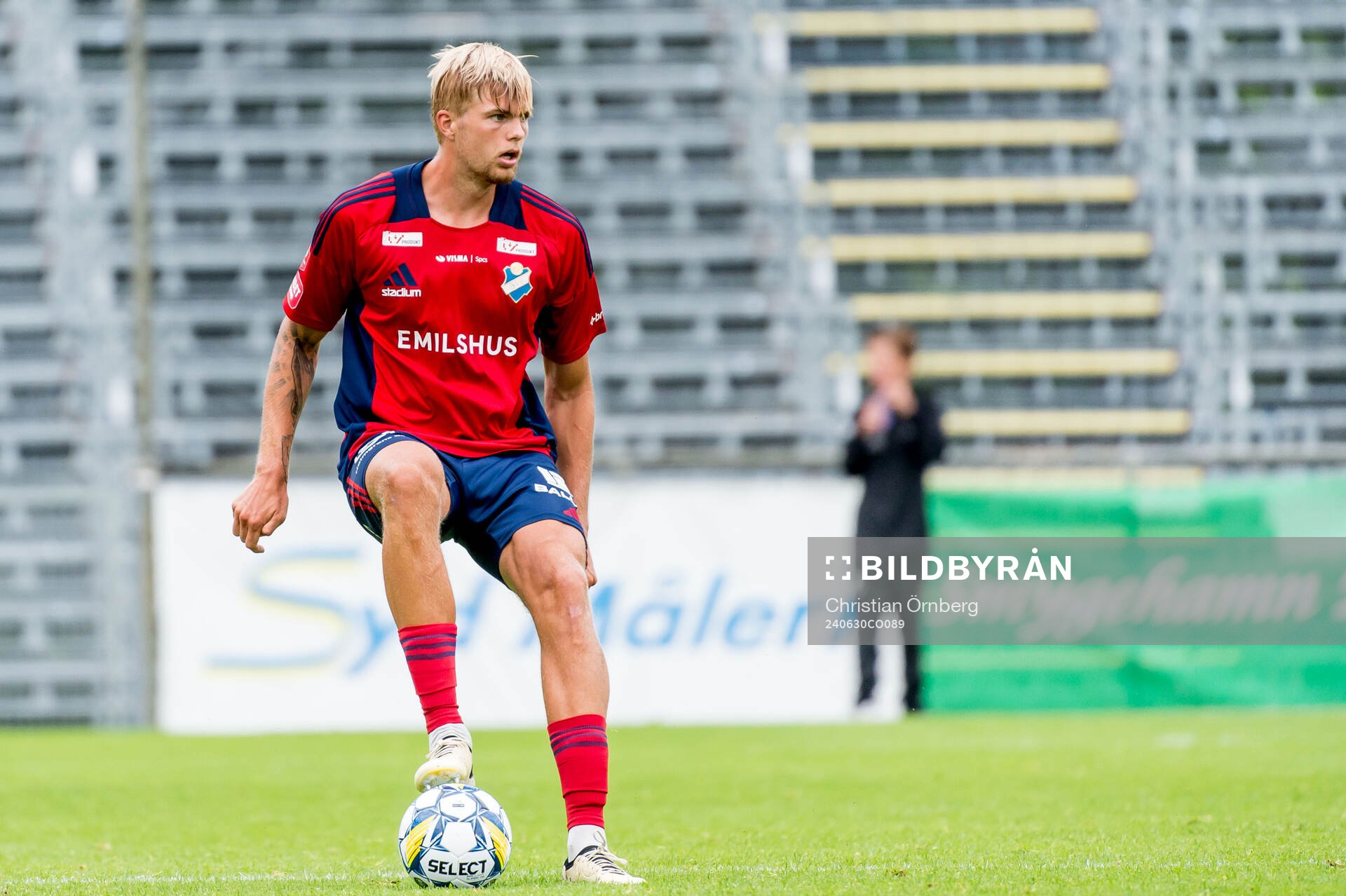 Östers Mattis Adolfsson under fotbollsmatchen i Superettan mellan Trelleborg och Öster den 30 juni 2024 i Trelleborg. 