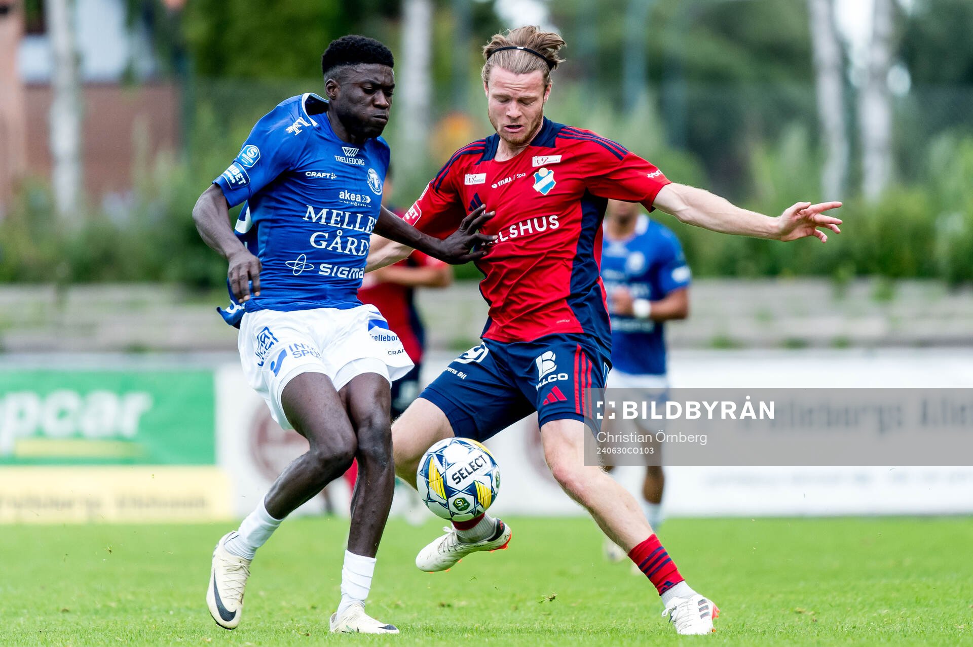 Trelleborgs Emmanuel Godwin och Östers Daniel Ljung