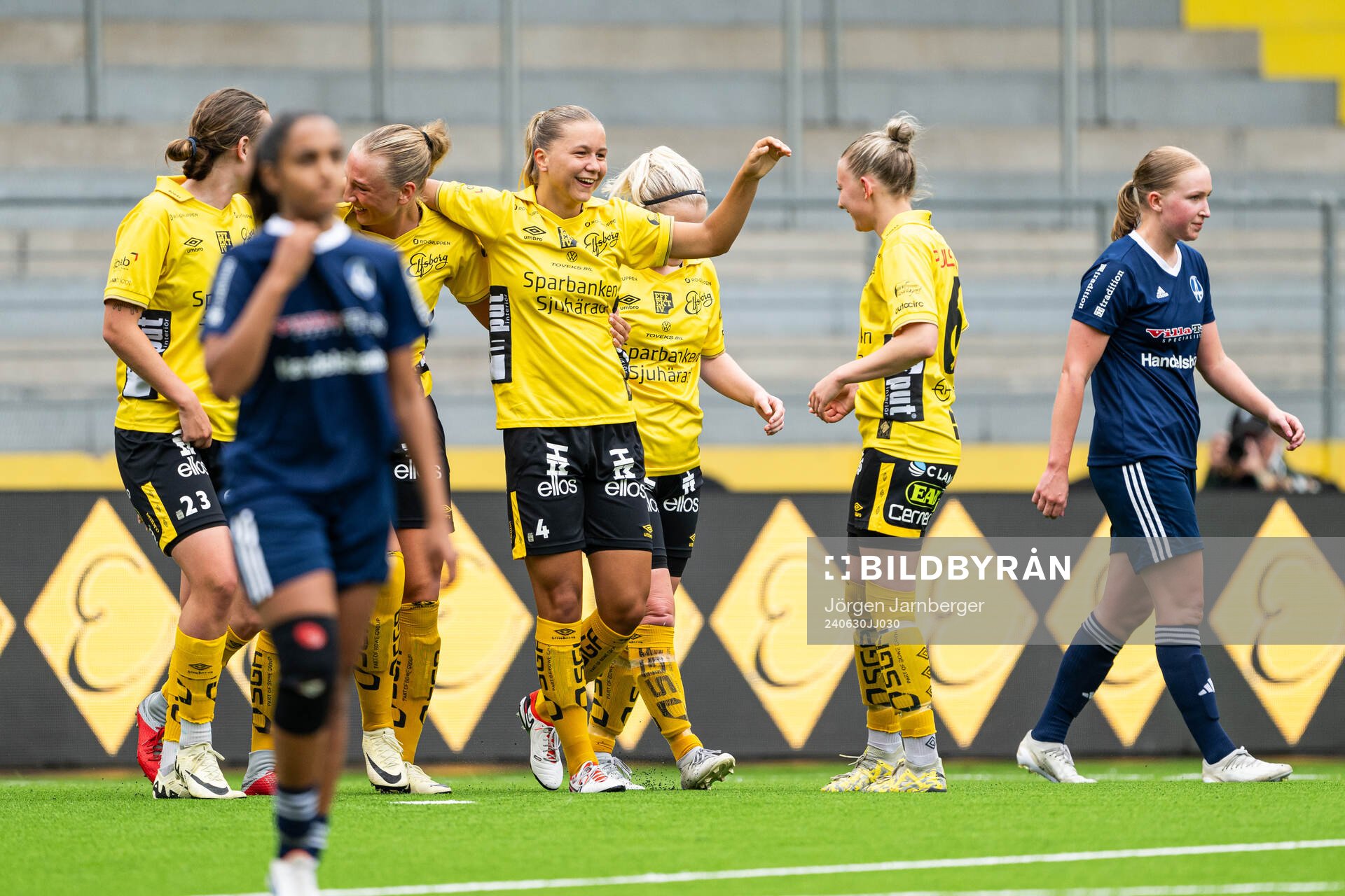 Elfsborgs Alice Broman jublar med lagkamrater