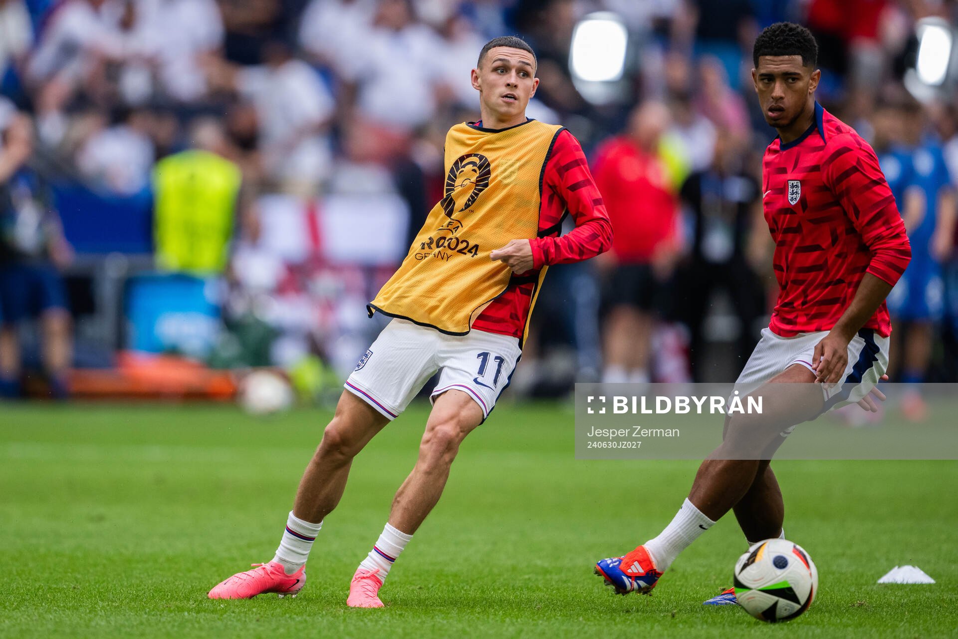 Phil Foden and Jude Bellingham of England