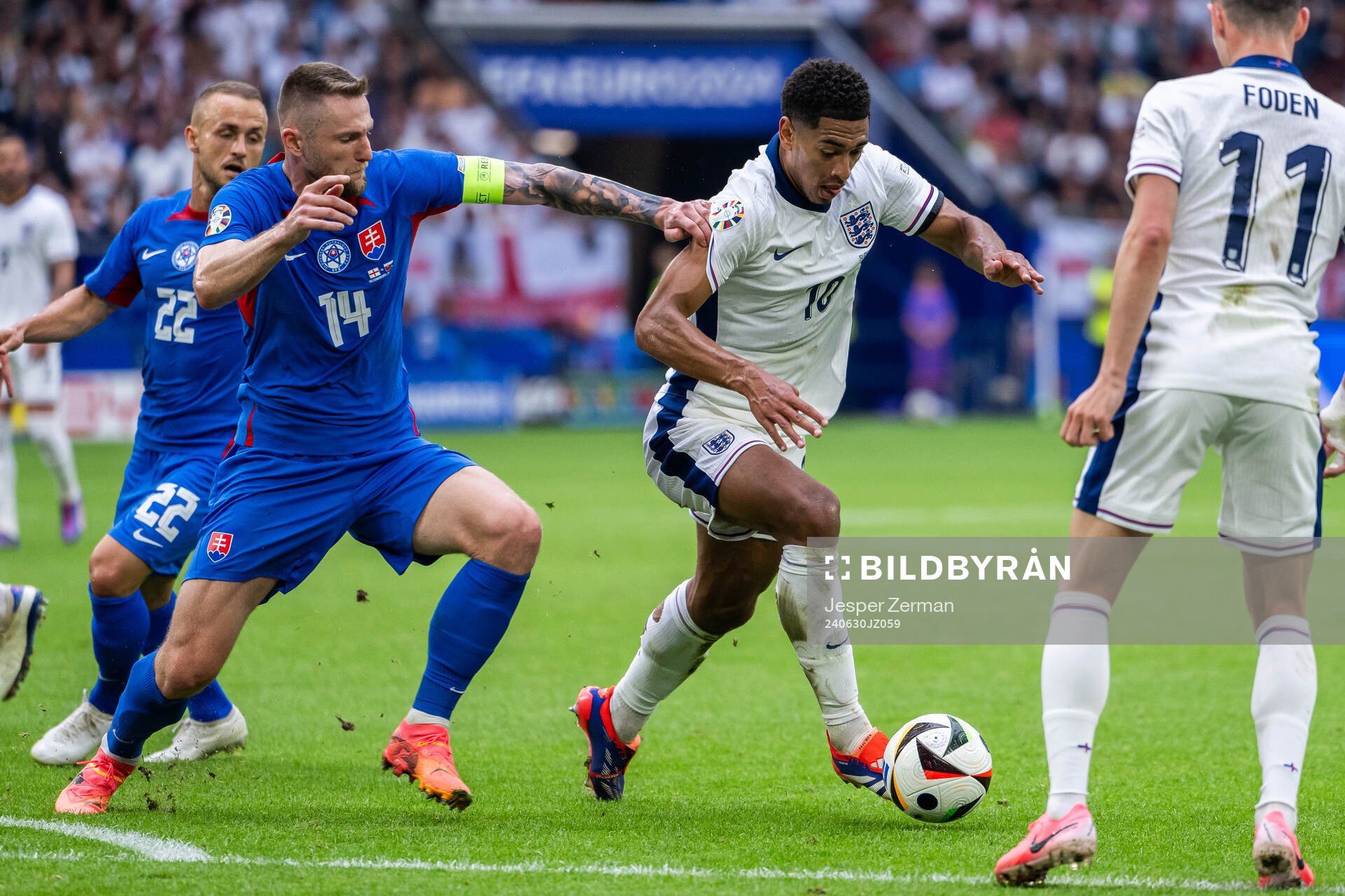 Milan Skriniar of Slovakia and Jude Bellingham of England