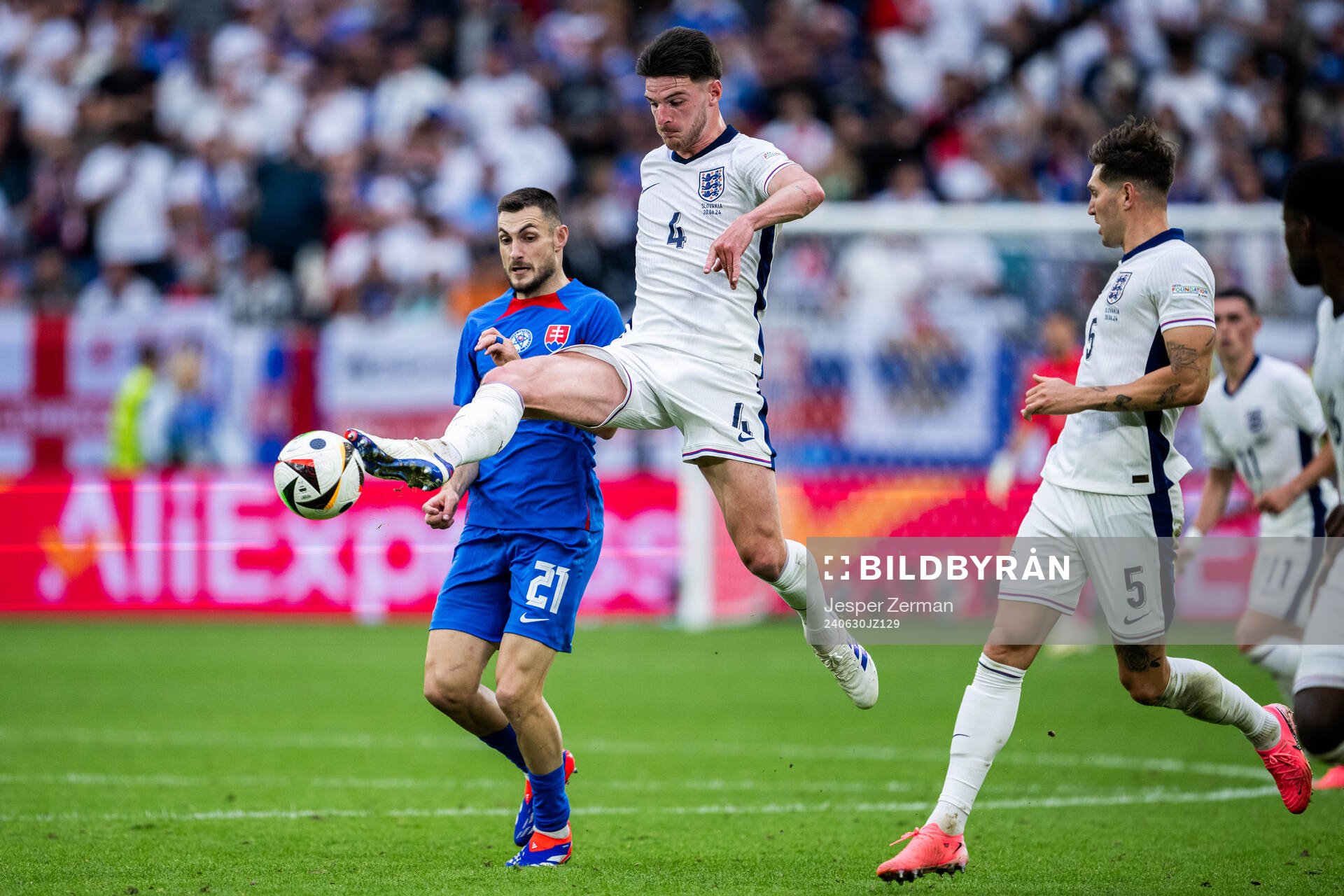 Declan Rice of England and Matus Bero of Slovakia