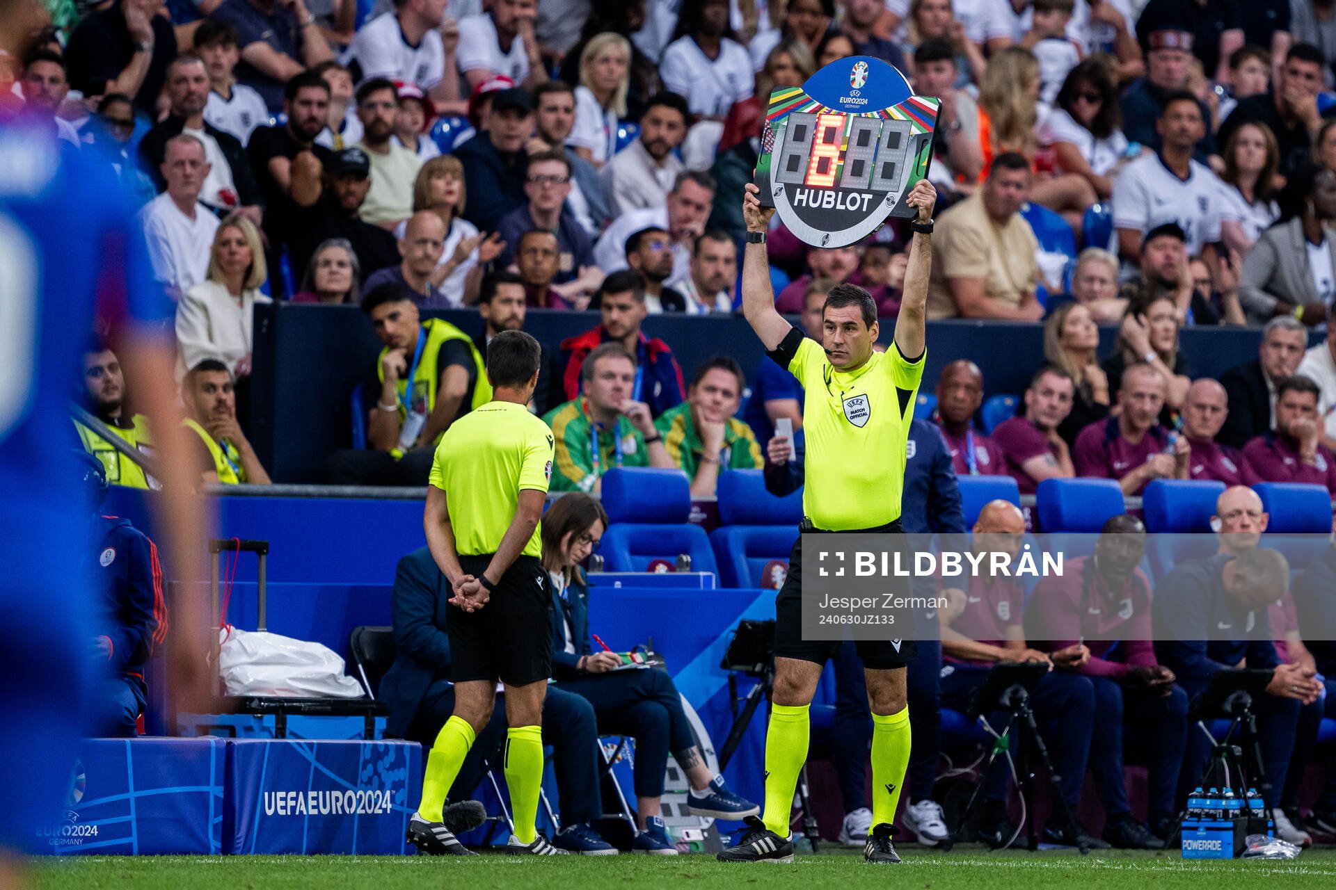 The assistant referee shows the added time