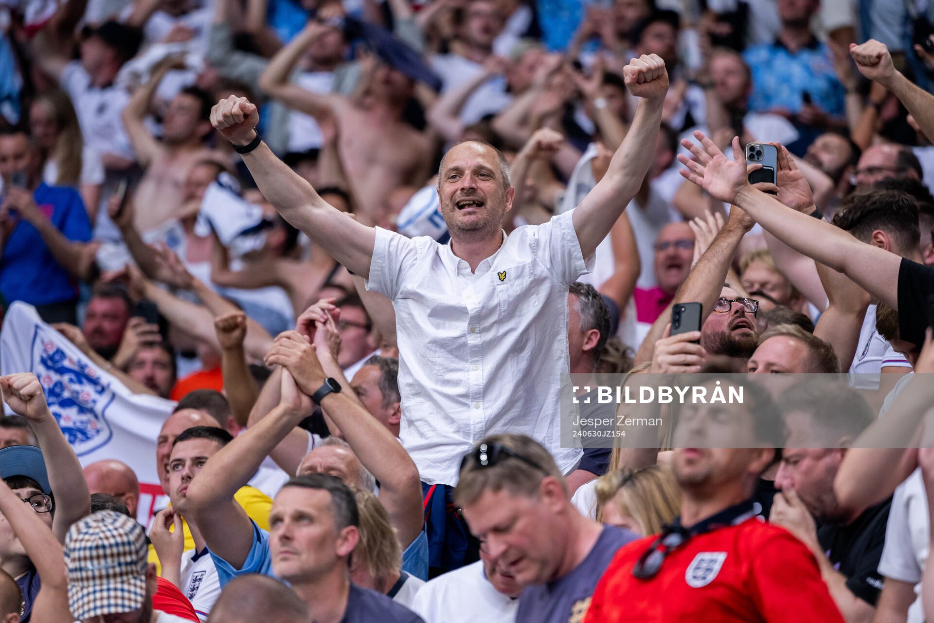 Supporters of England celebrate