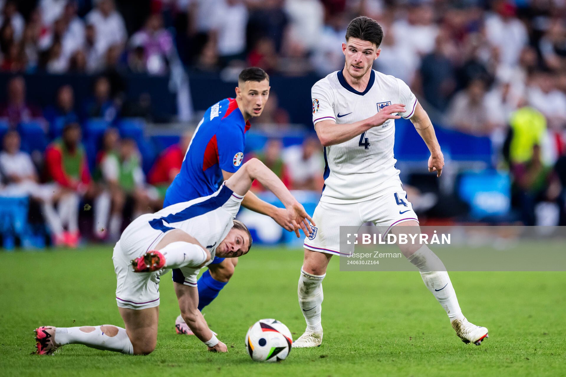 Conor Gallagher and Declan Rice of England