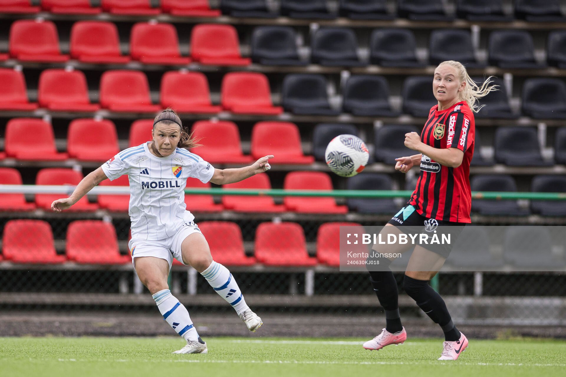 Djurgårdens Alexsandra Lobanova och Brommapojkarnas Wilma