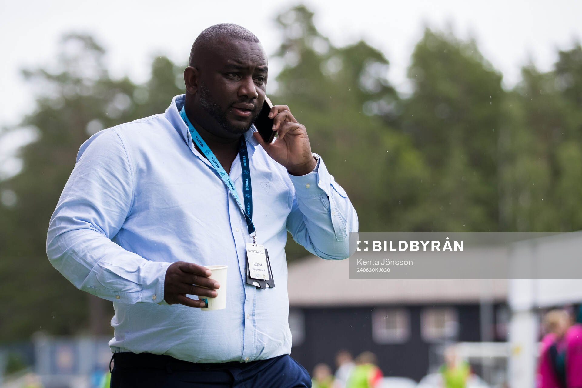 Djurgårdens sportchef Jean Balawo inför fotbollsmatchen i Damallsvenskan mellan Brommapojkarna och Djurgården den 30 juni 2024 i Stockholm.
