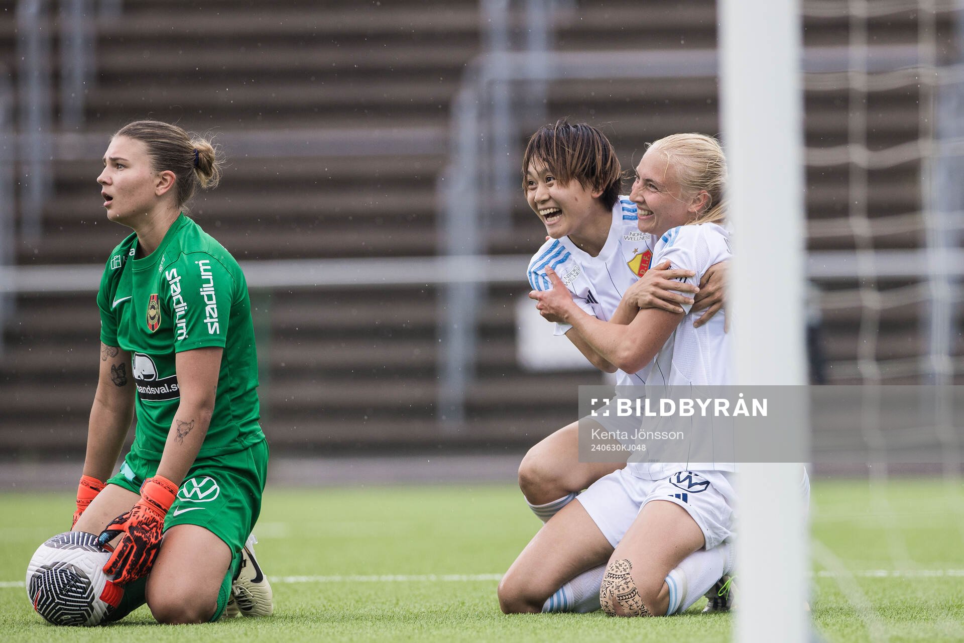 Djurgårdens Stinalisa Johansson jublar med Shinomi Koyama