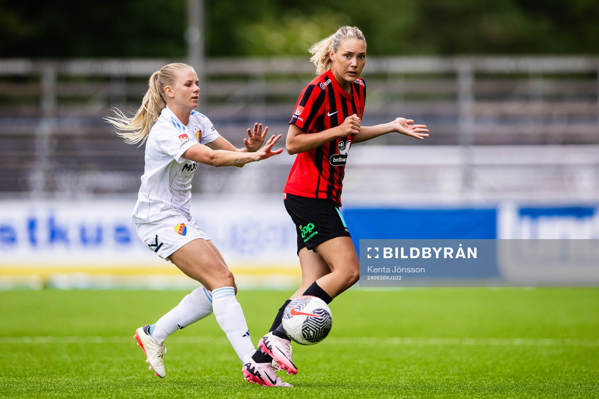 Djurgårdens Nellie Lilja och Brommapojkarnas Tuva Ölvestad