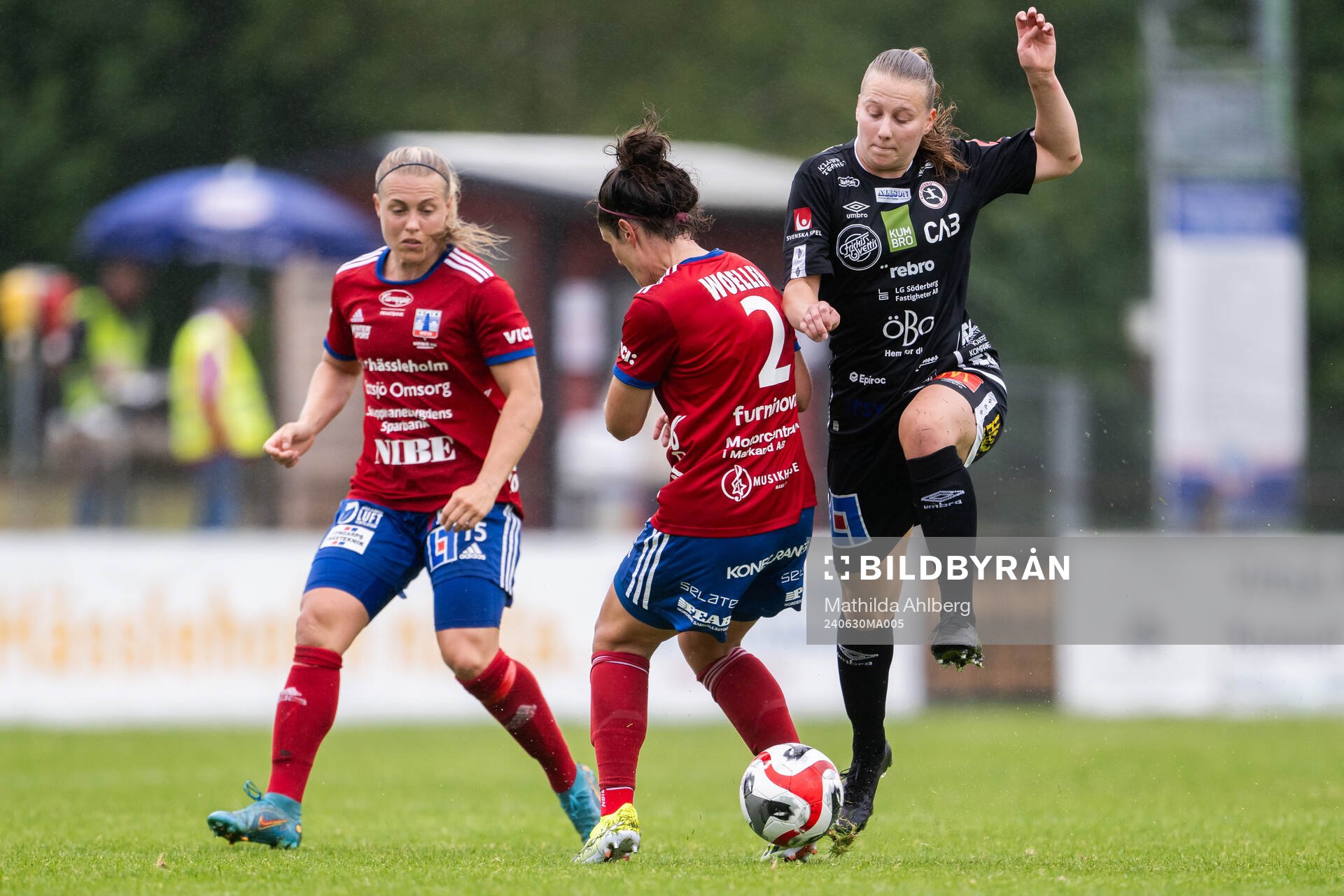 Vittsjös Shannon Woeller och KIF Örebros Inka Sarjanoja