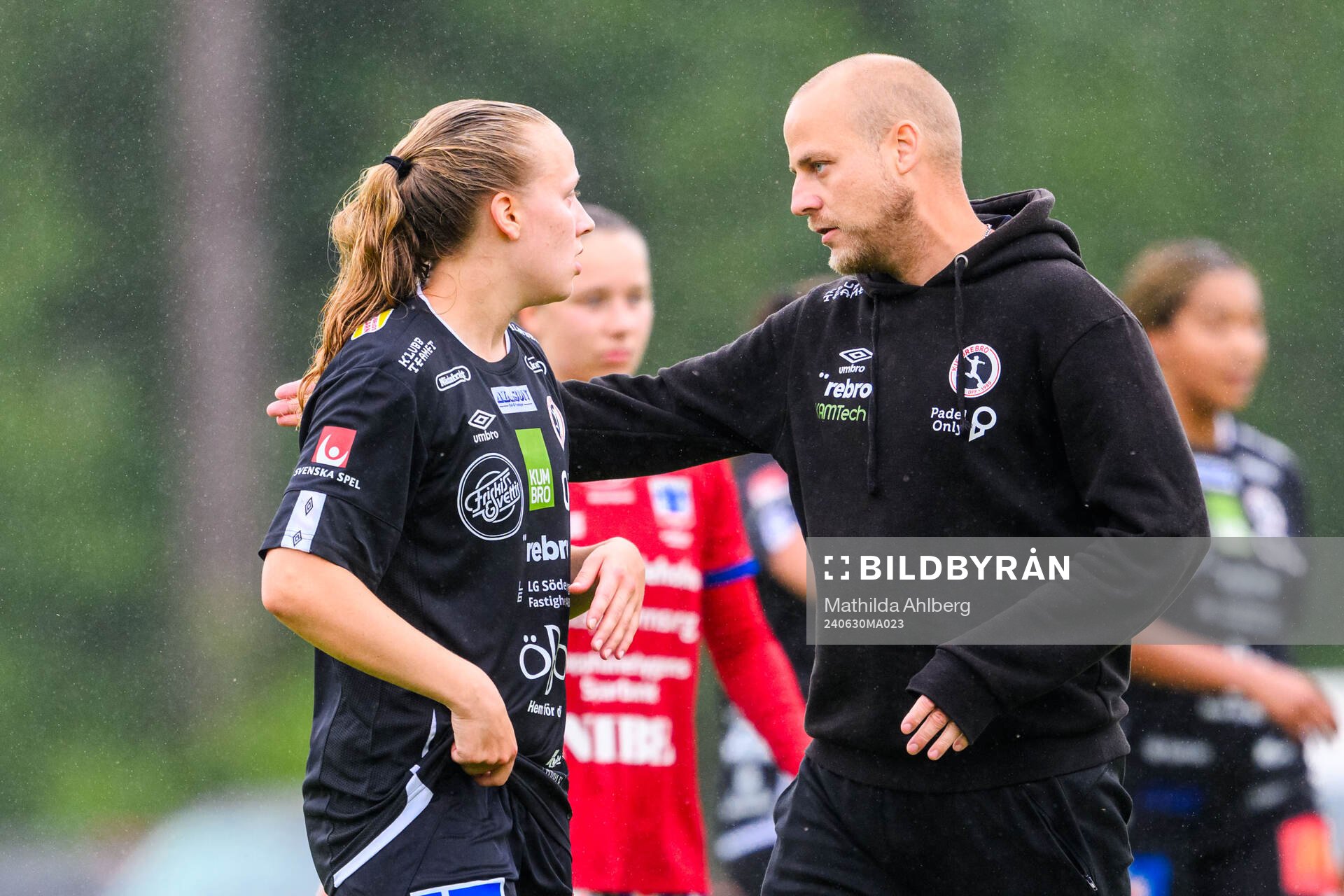 KIF Örebros Inka Sarjanoja och tränare Rickard Johansson