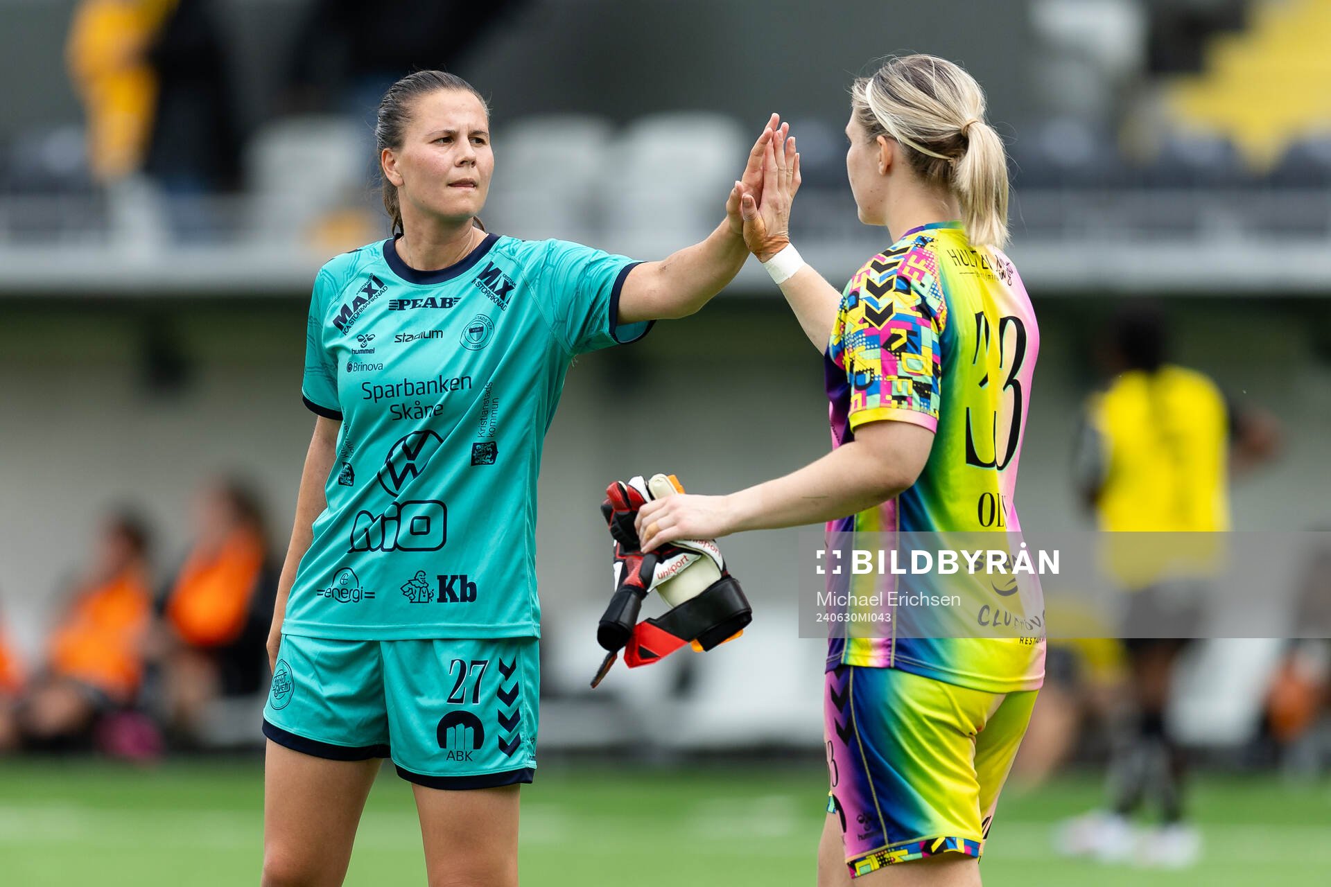 Kristianstads Josefin Harrysson och målvakt Moa Olsson