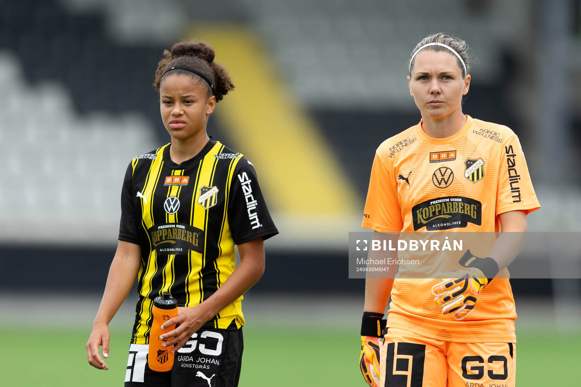 Häckens Felicia Schröder och målvakt Jennifer Falk