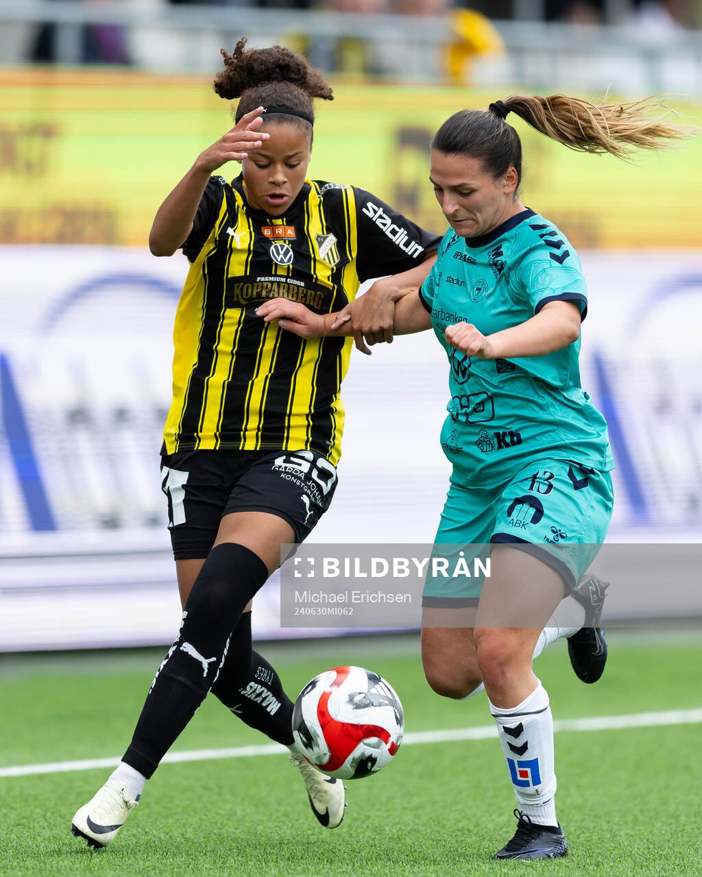 Häckens Felicia Schröder och Kristianstads Emma Petrovic
