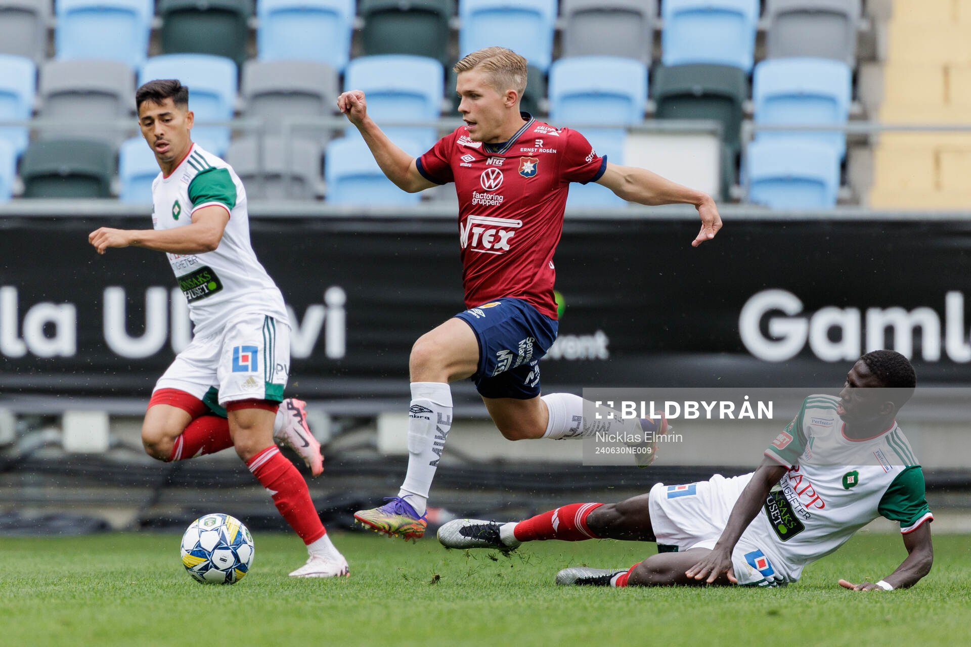 Örgrytes Isak Dahlqvist och Skövde AIKs Mamadou Ousmane