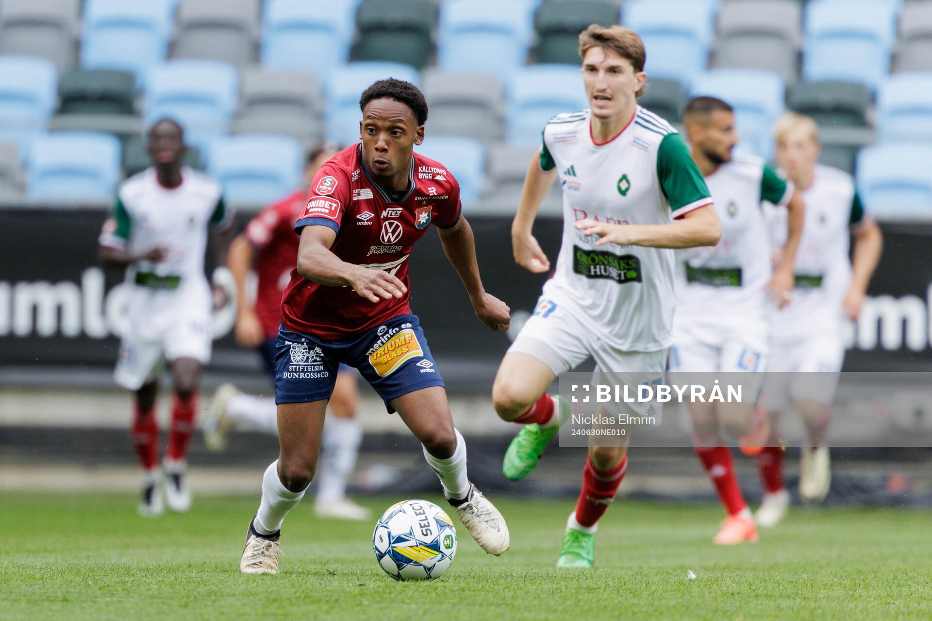 Örgrytes Aydarus Abukar och Skövde AIKs Hugo Engström