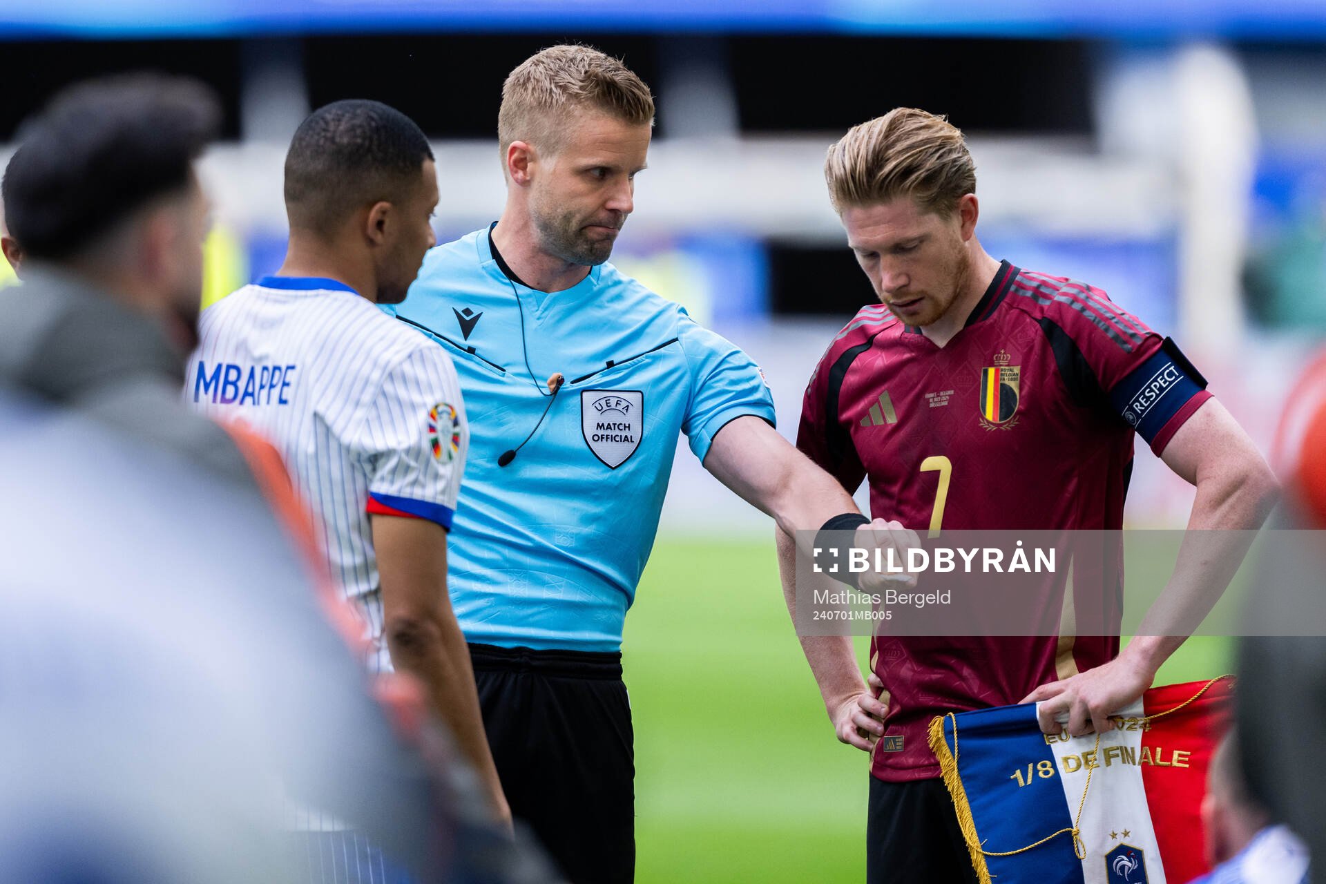 Referee Glenn Nyberg, Kylian Mbappé of France and Kevin De