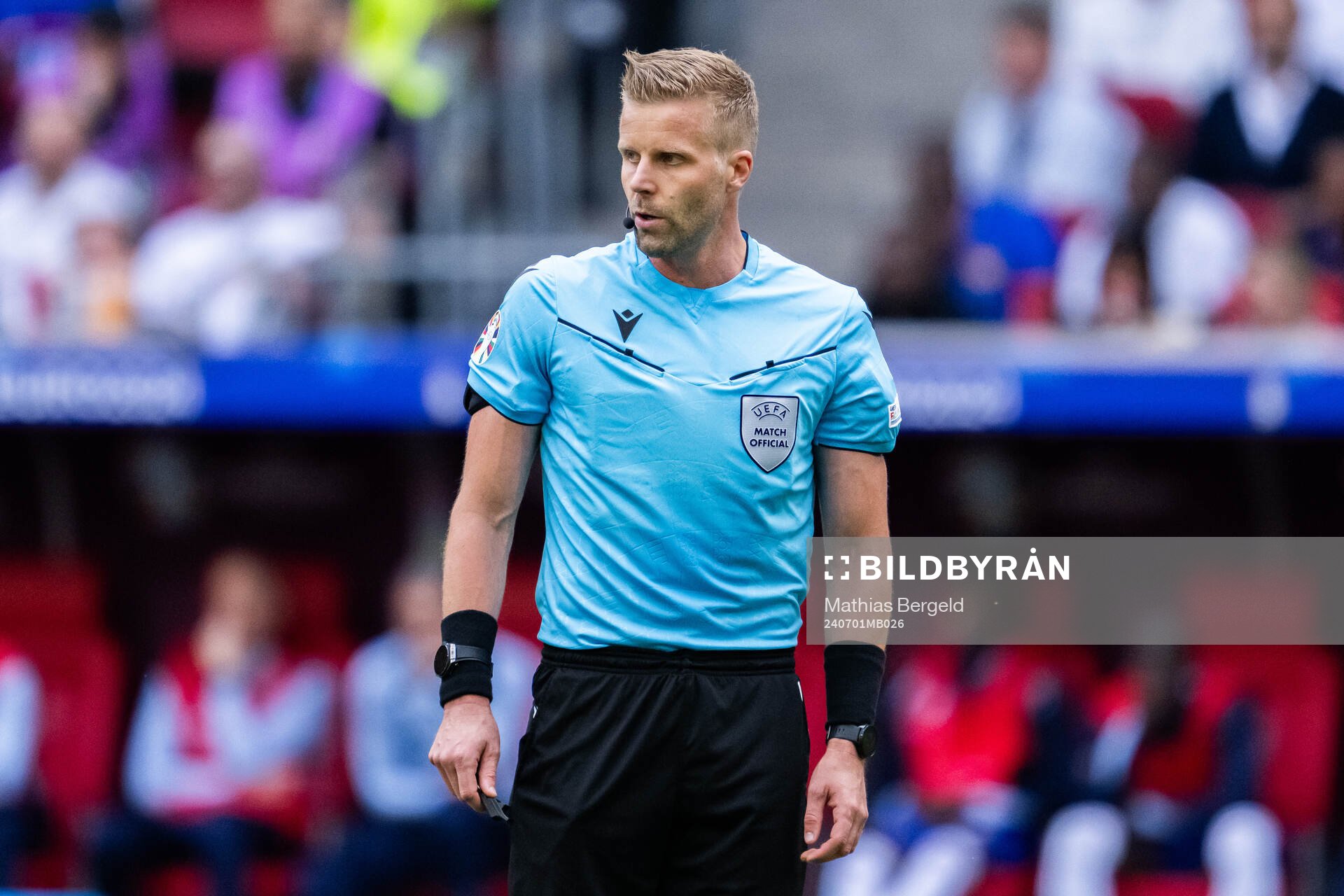 Referee Glenn Nyberg