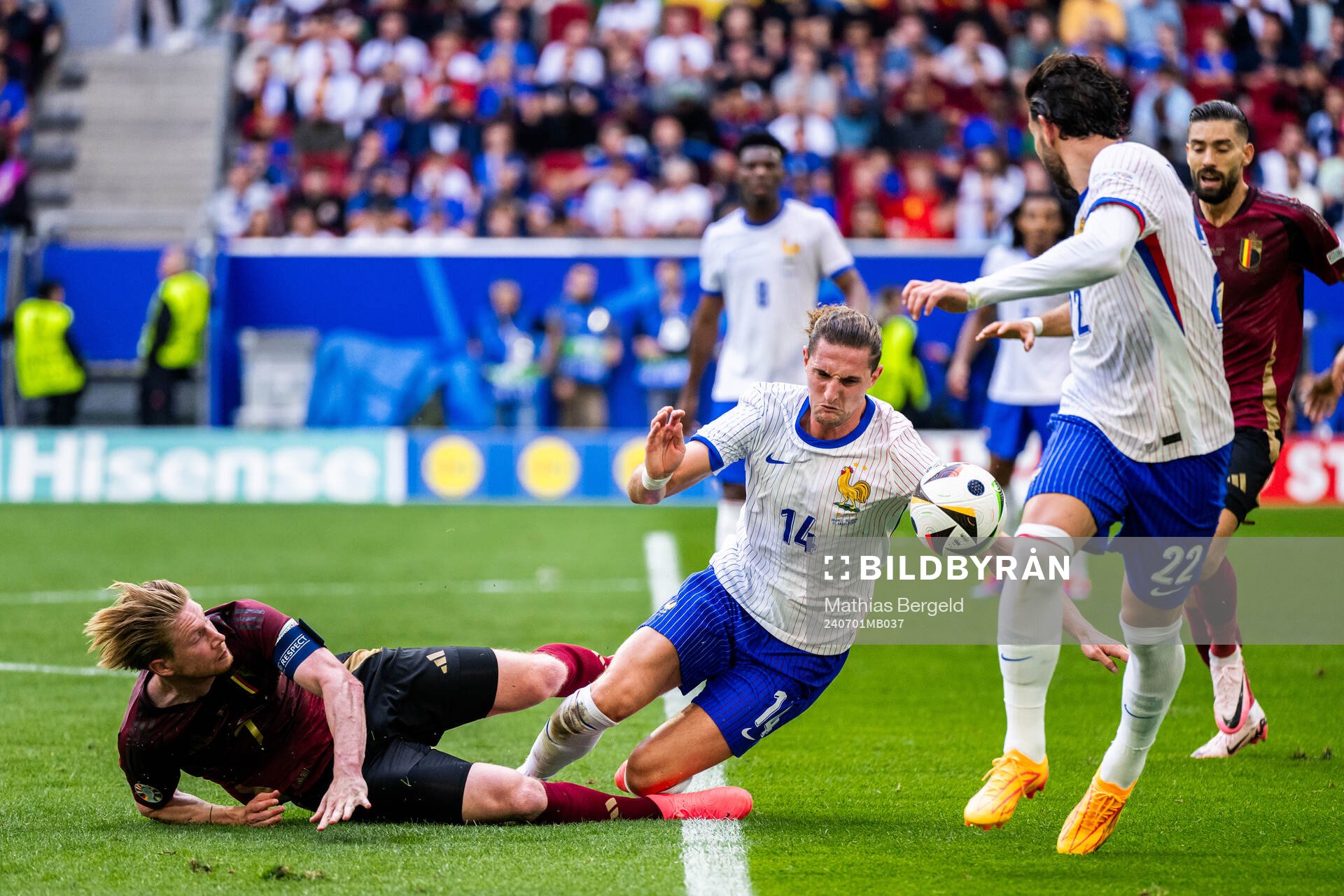 Kevin De Bruyne of Belgium and Adrien Rabiot of France