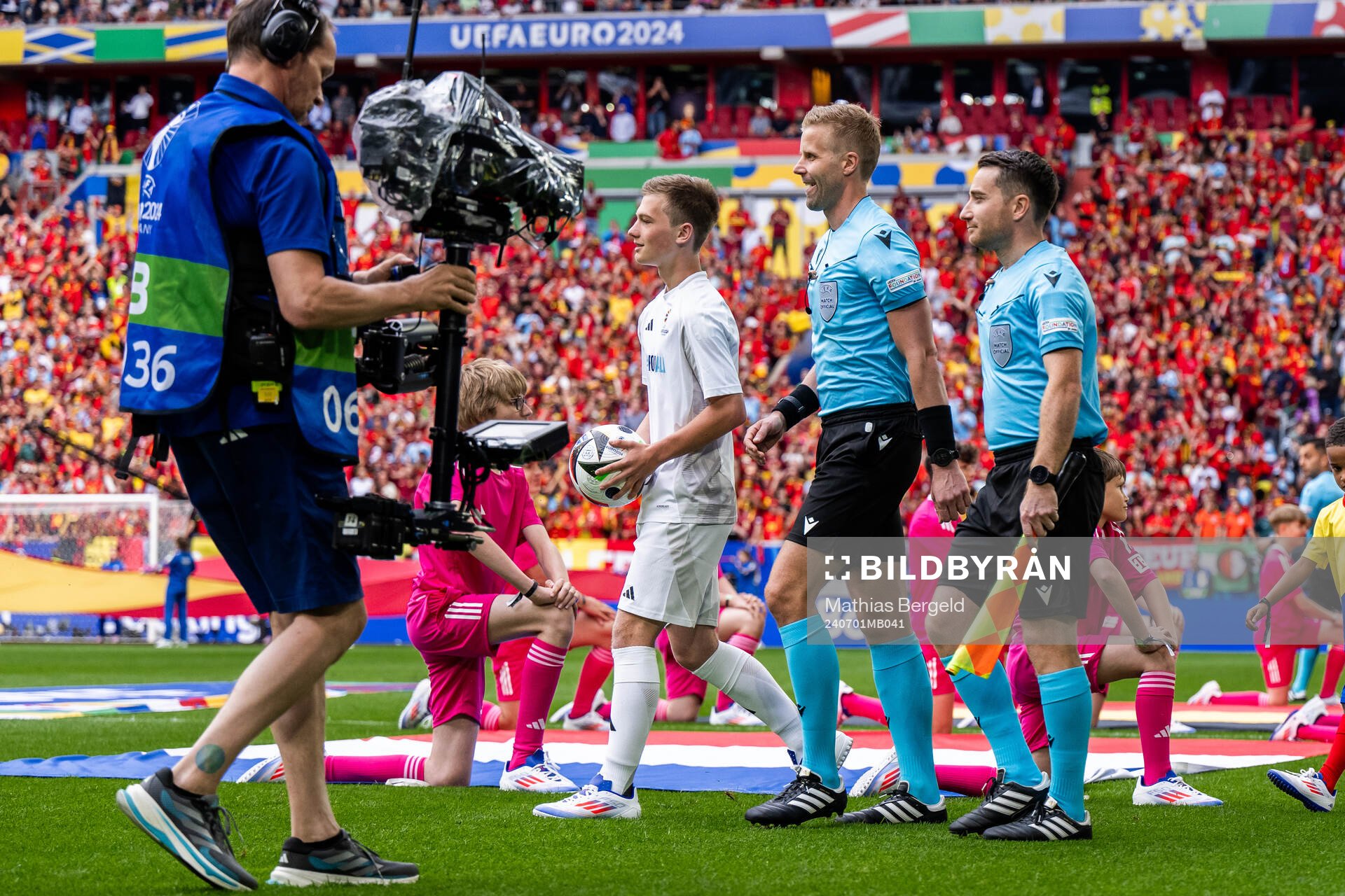 Referee Glenn Nyberg