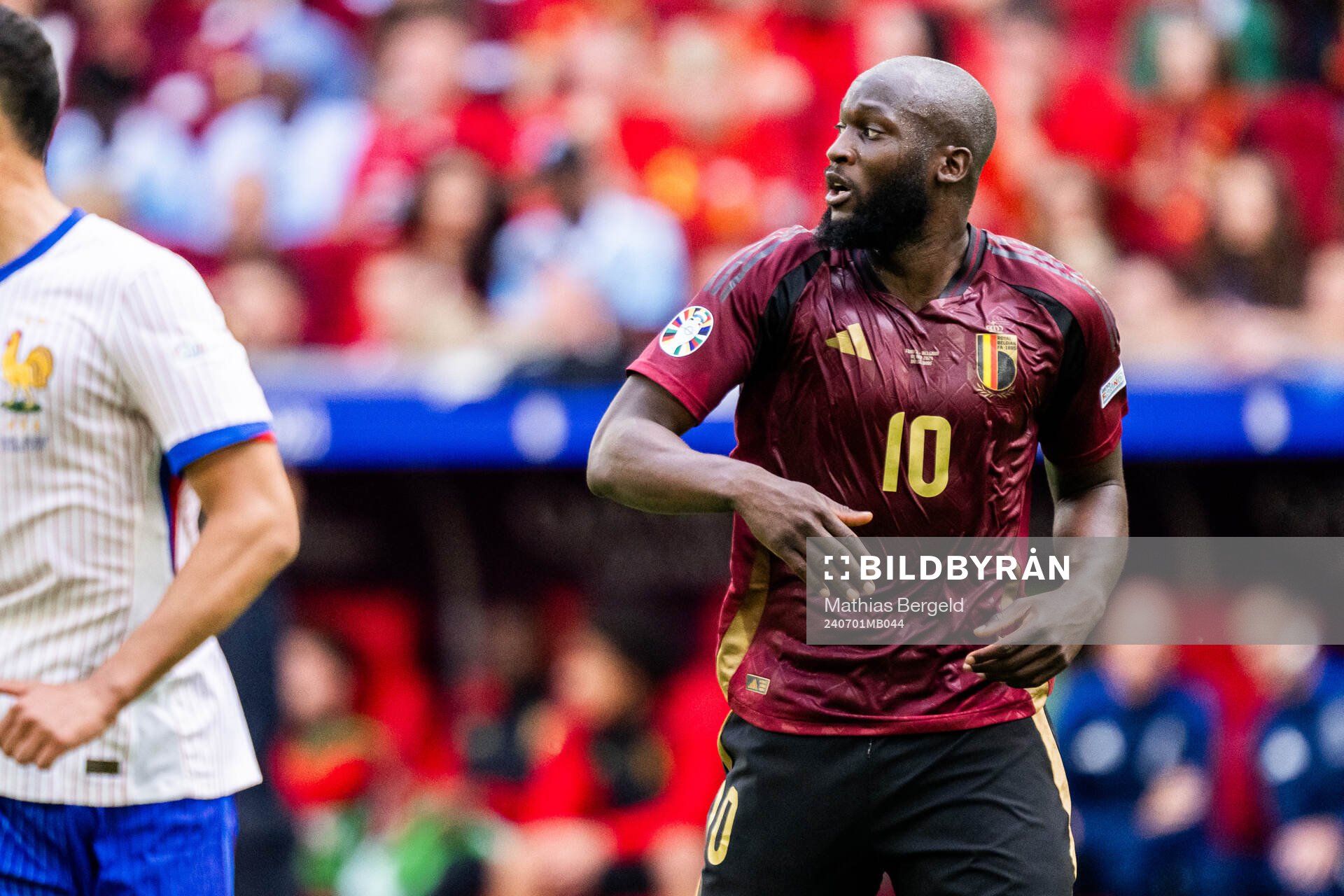 William Saliba of France and Romelu Lukaku of Belgium