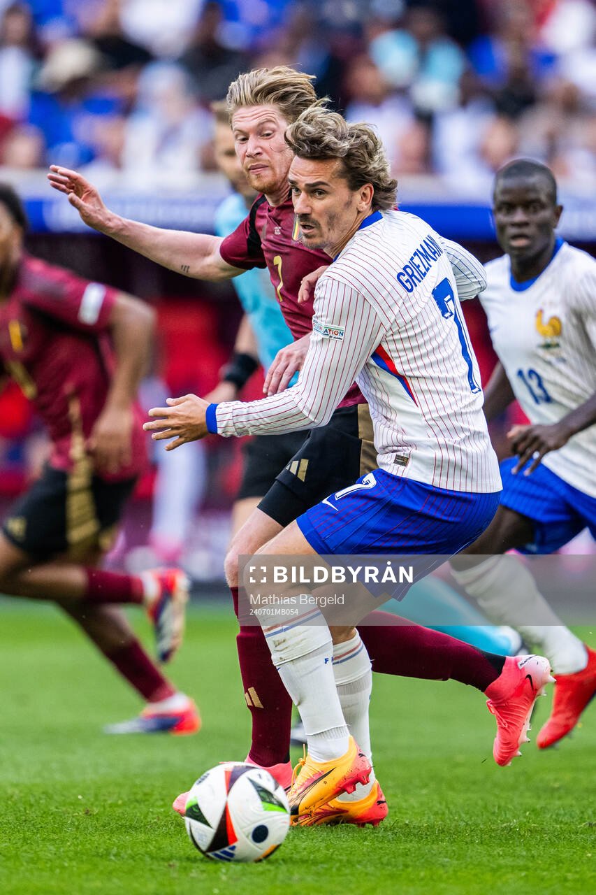 Kevin De Bruyne of Belgium and Antoine Griezmann of France