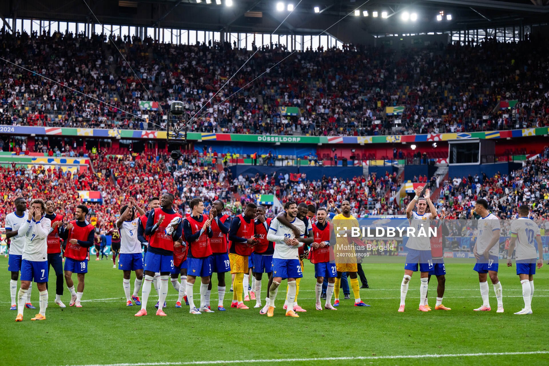 Players of France celebrate