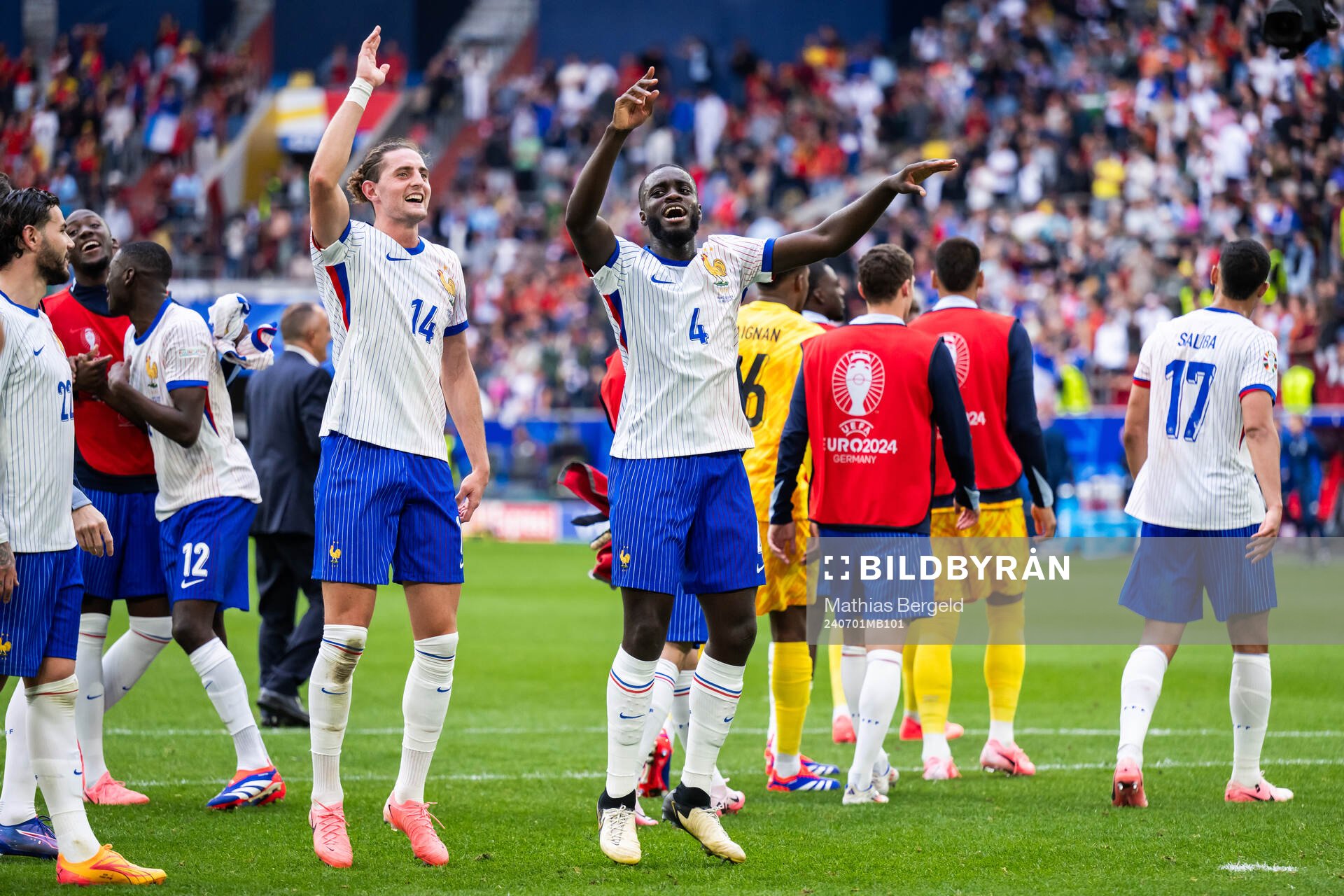 Adrien Rabiot and Dayot Upamecano of France celebrate
