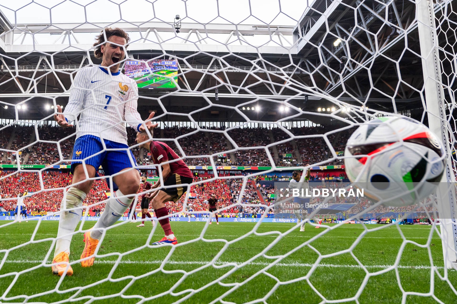Antoine Griezmann of France celebrates