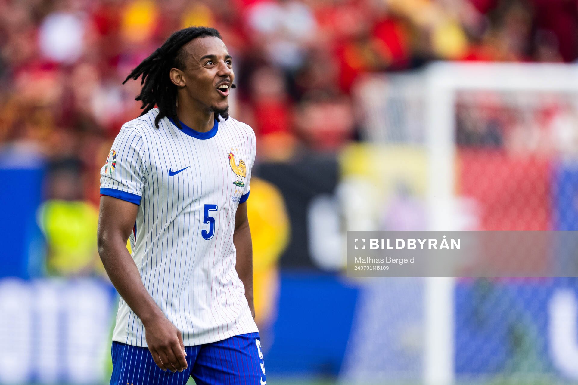 Jules Koundé of France celebrates