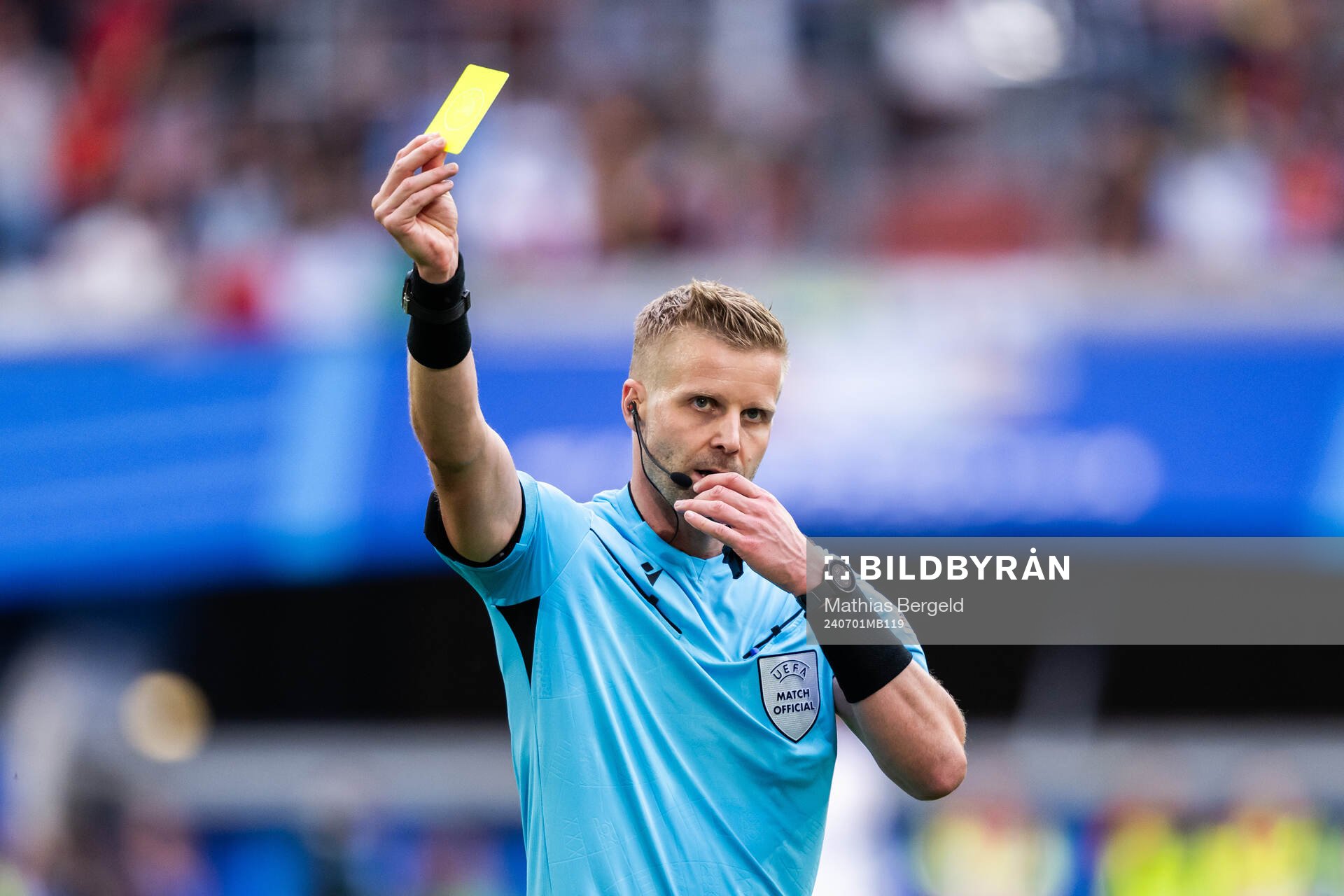 Referee Glenn Nyberg