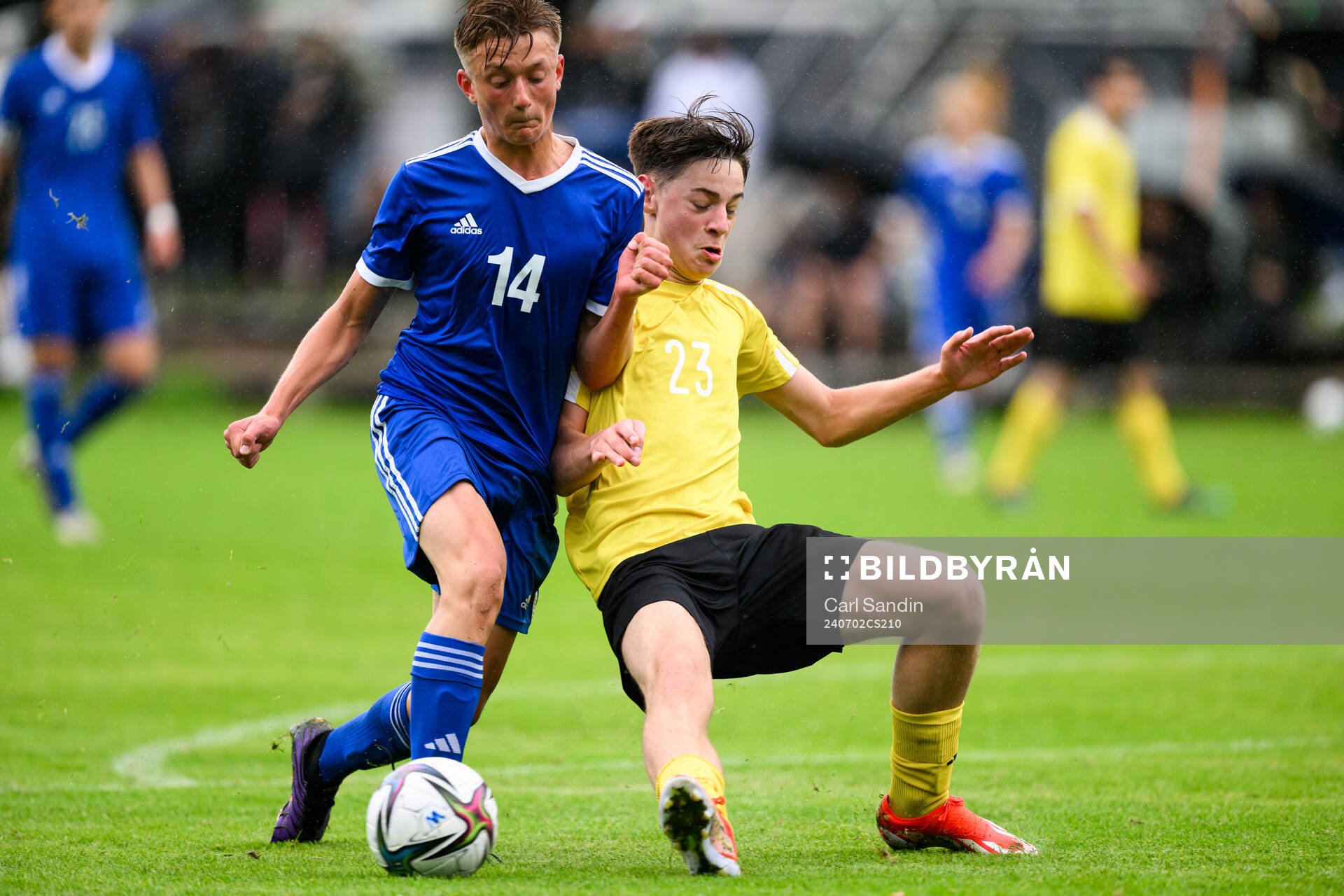 Jakob Jensen, Hammarby TFF Herrfotboll och Eliot Rushiti, Halmstads BK under en fotbollsmatch på SvFF:s riksläger för P15 den 2 juli 2024 i Halmstad.