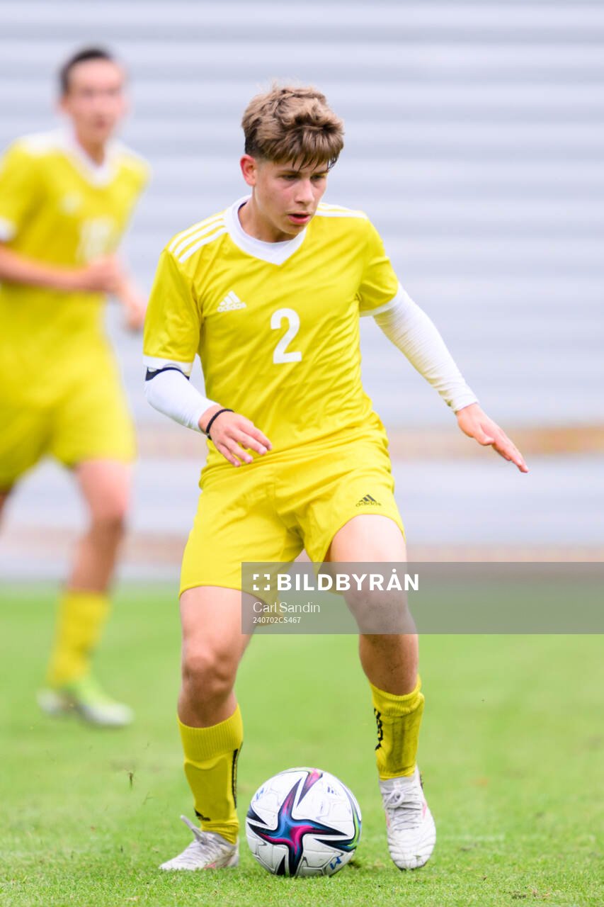 Oliver Djurci, IF Brommapojkarna under en fotbollsmatch på SvFF:s riksläger för P15 den 2 juli 2024 i Halmstad. 