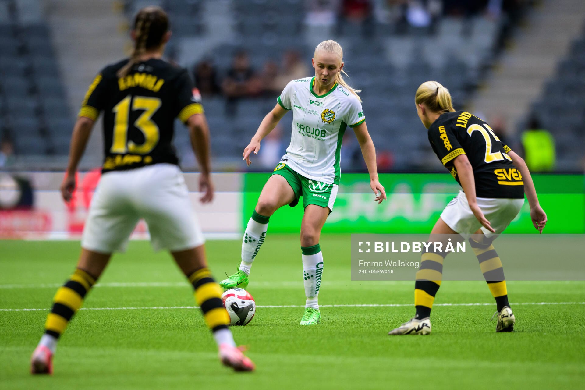 Hammarbys Emilie Joramo och AIKs Olivia Lindstedt