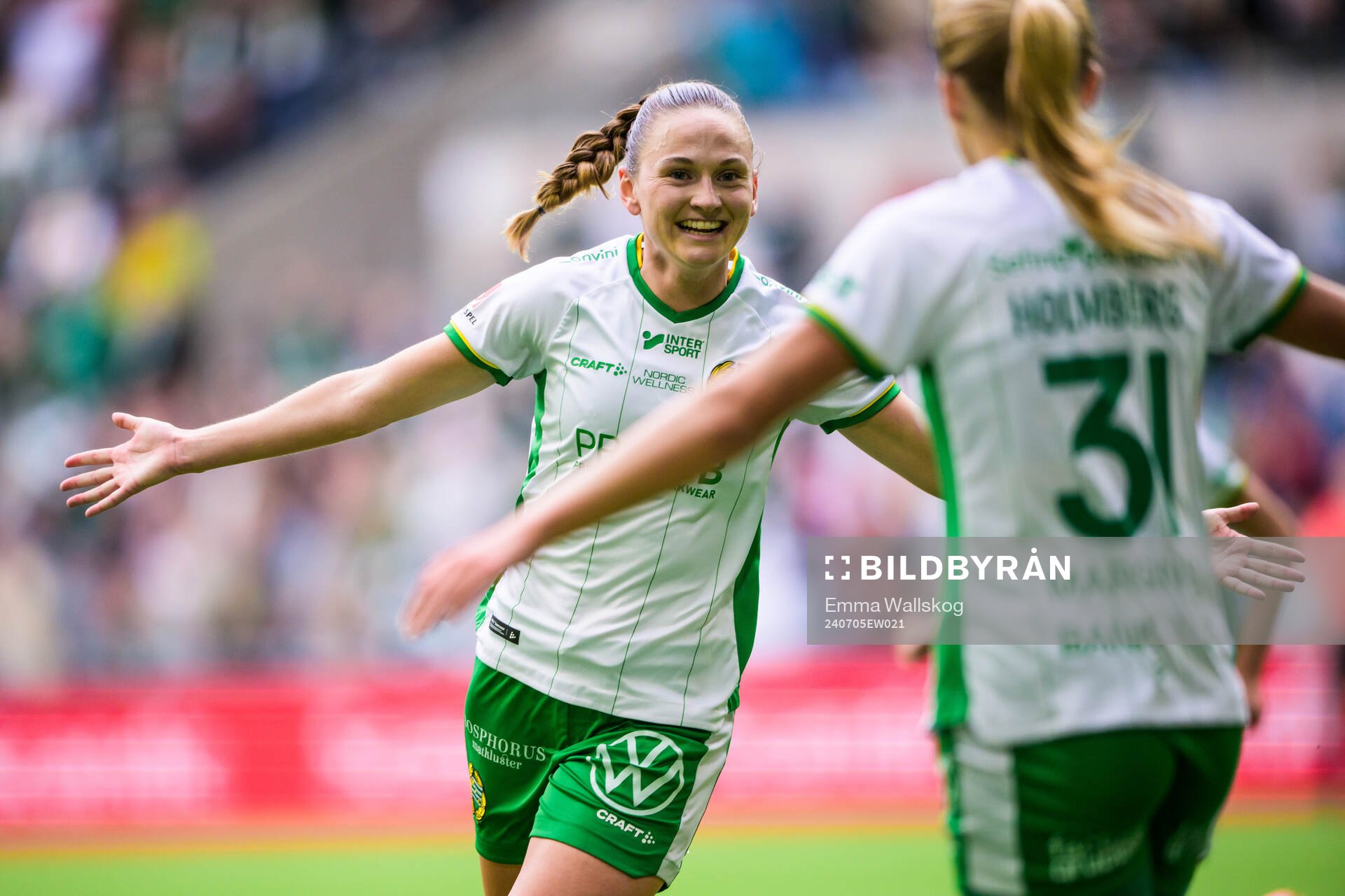 Hammarbys Vilde Hasund jublar efter 2-0 under fotbollsmatchen i Damallsvenskan mellan Hammarby och AIK den 5 juli 2024 i Stockholm. 