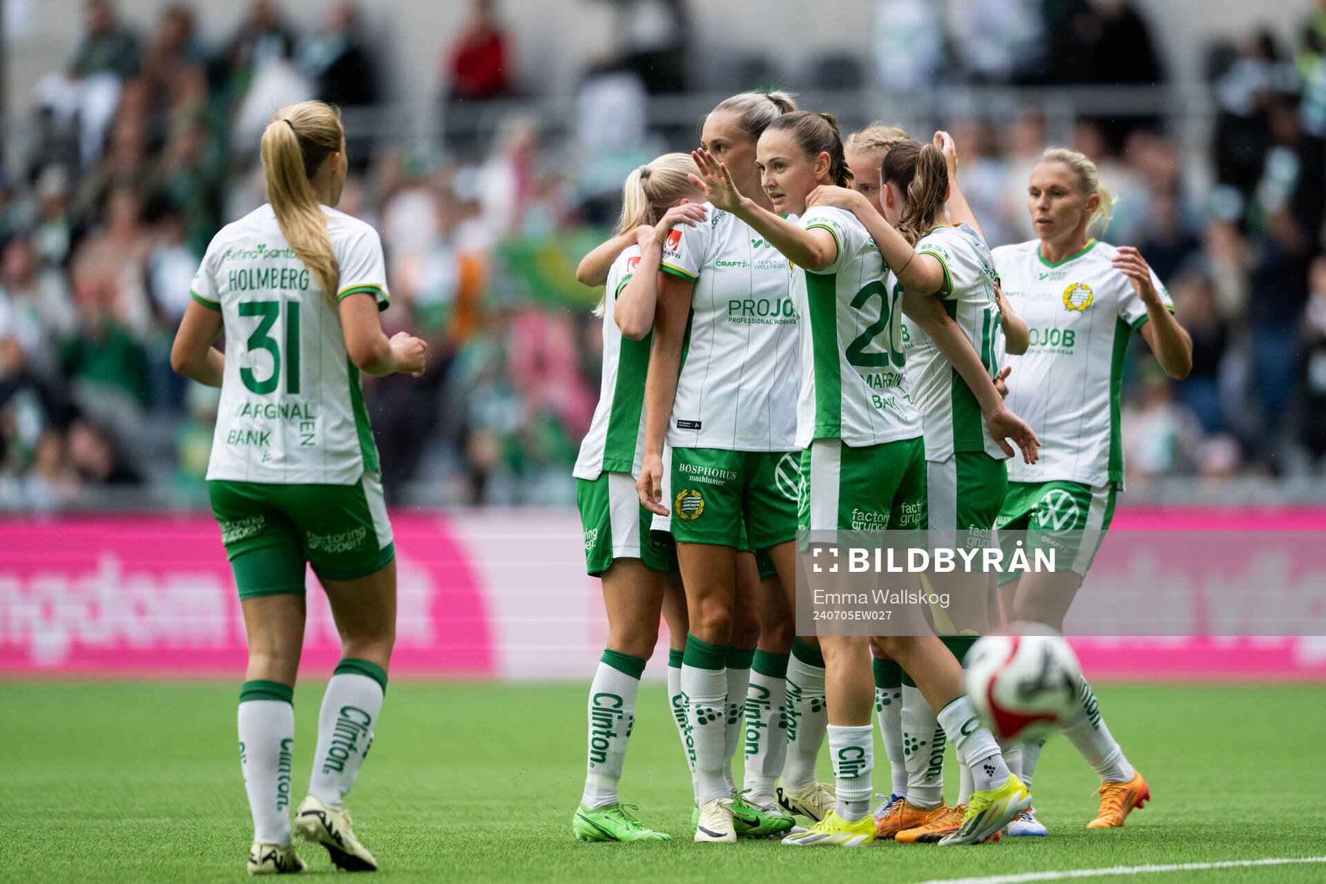 Hammarbys Vilde Hasund jublar med lagkamrater