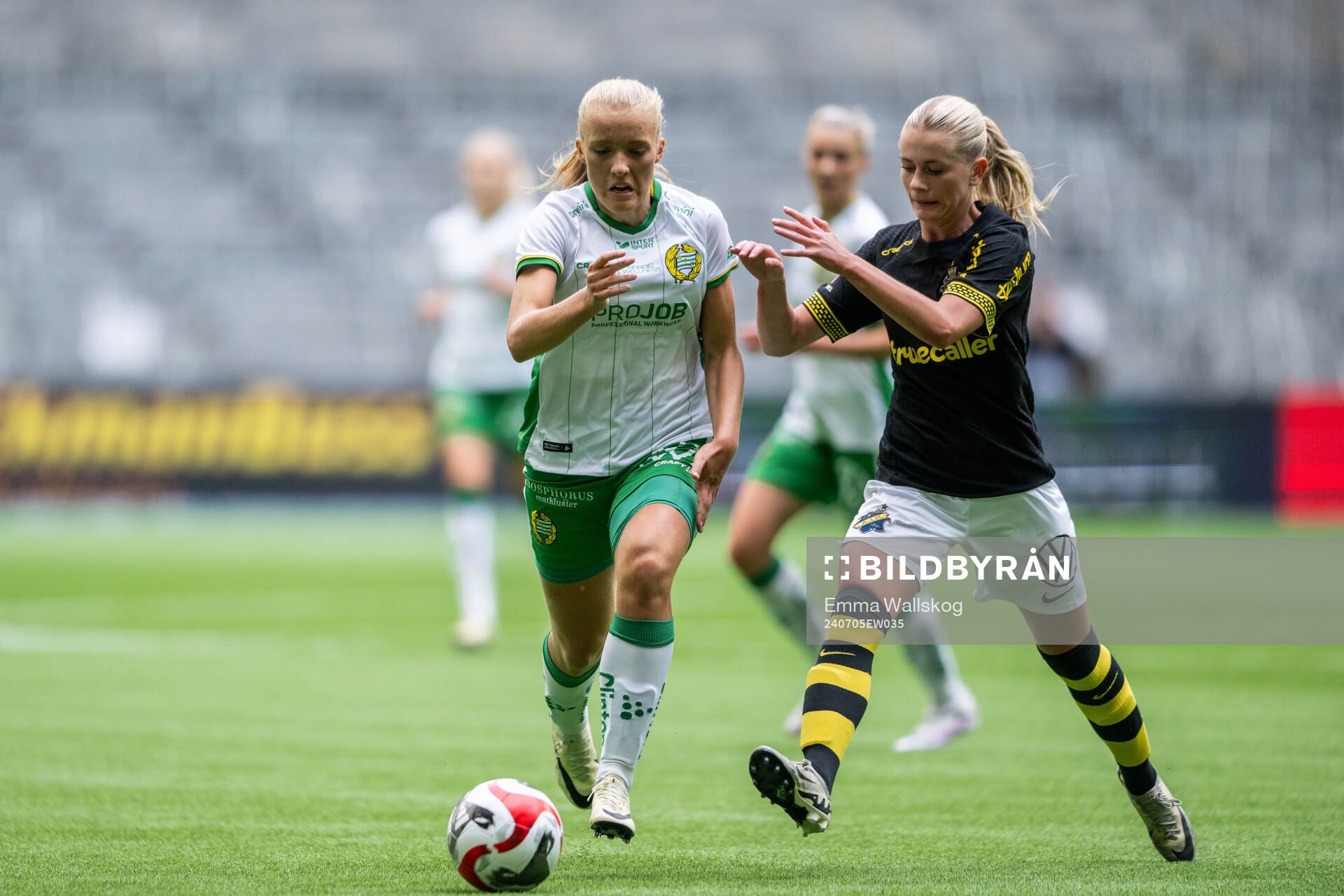 Hammarbys Smilla Holmberg och AIKs Olivia Lindstedt