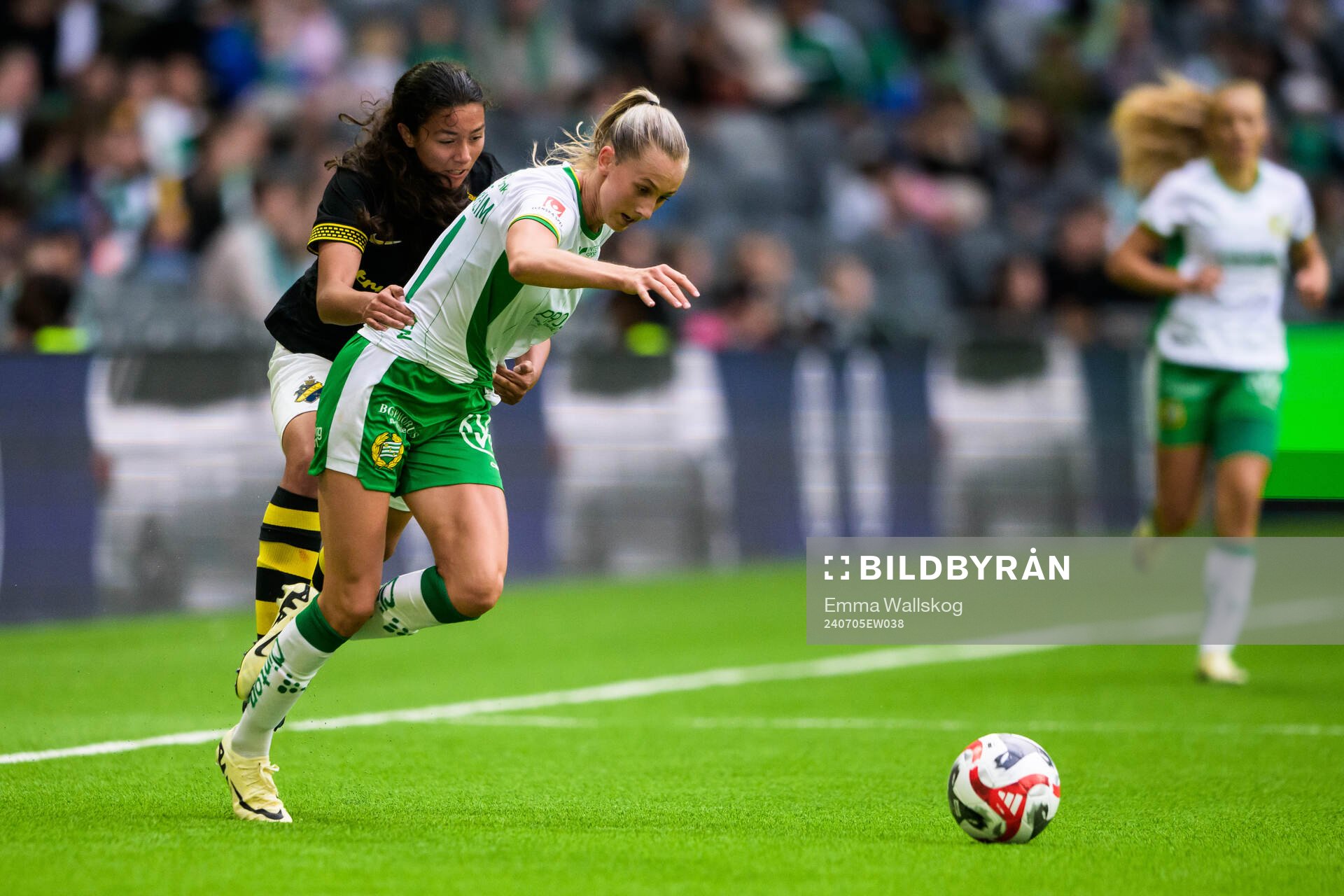 AIKs Annika Svensson och Hammarbys Ellen Wangerheim