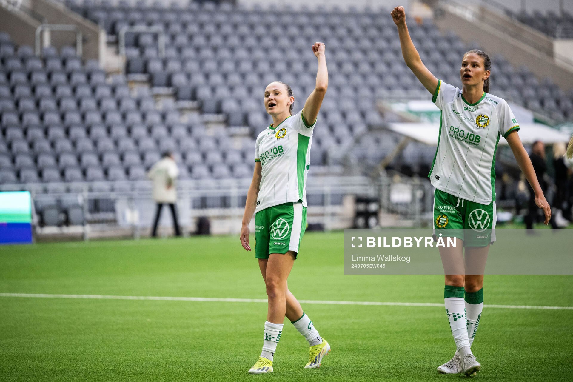 Hammarbys Vilde Hasund och Bella Andersson jublar