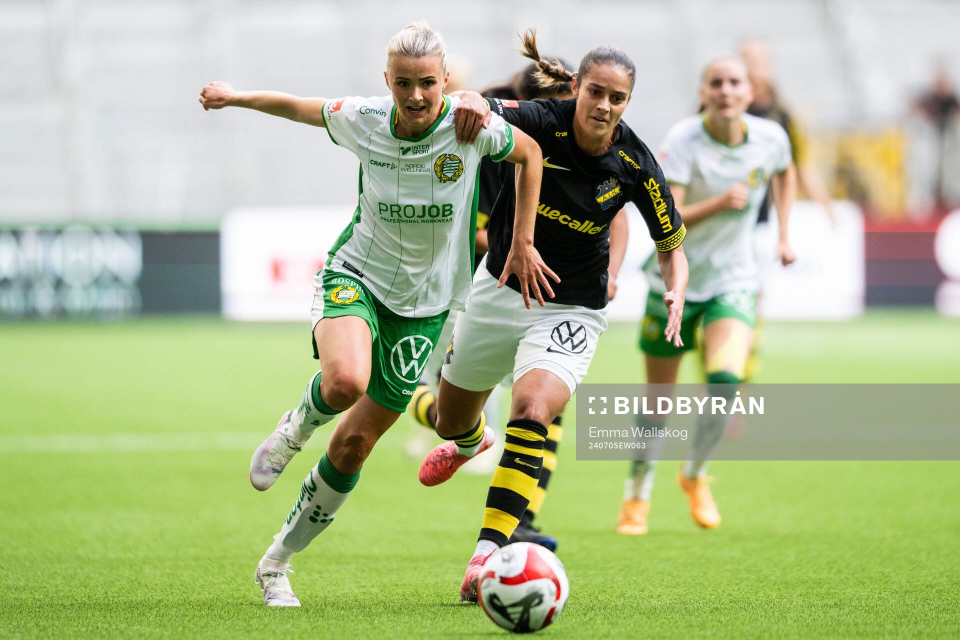 Hammarbys Thea Sørbo och AIKs Michelle Rojas Flores