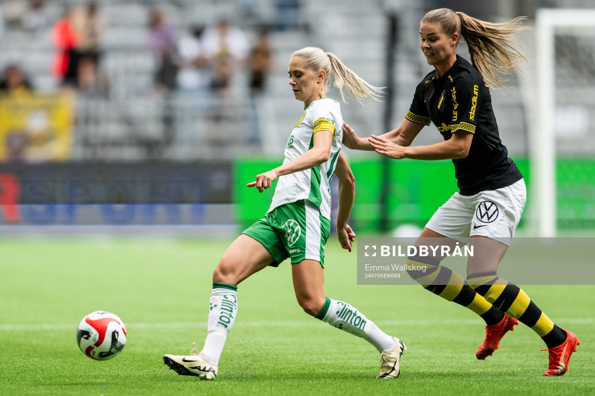 Hammarbys Alice Carlsson och AIKs Nina Jakobsson