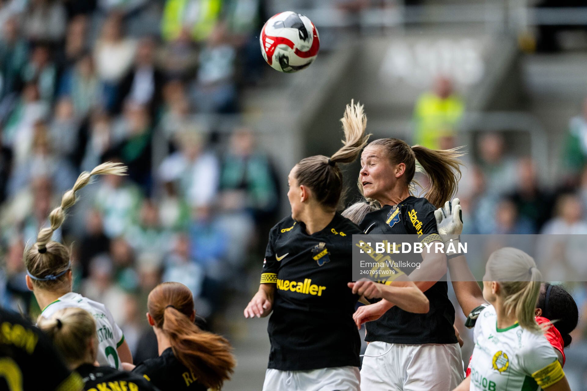 AIKs Nina Jakobsson under fotbollsmatchen i Damallsvenskan mellan Hammarby och AIK den 5 juli 2024 i Stockholm. 