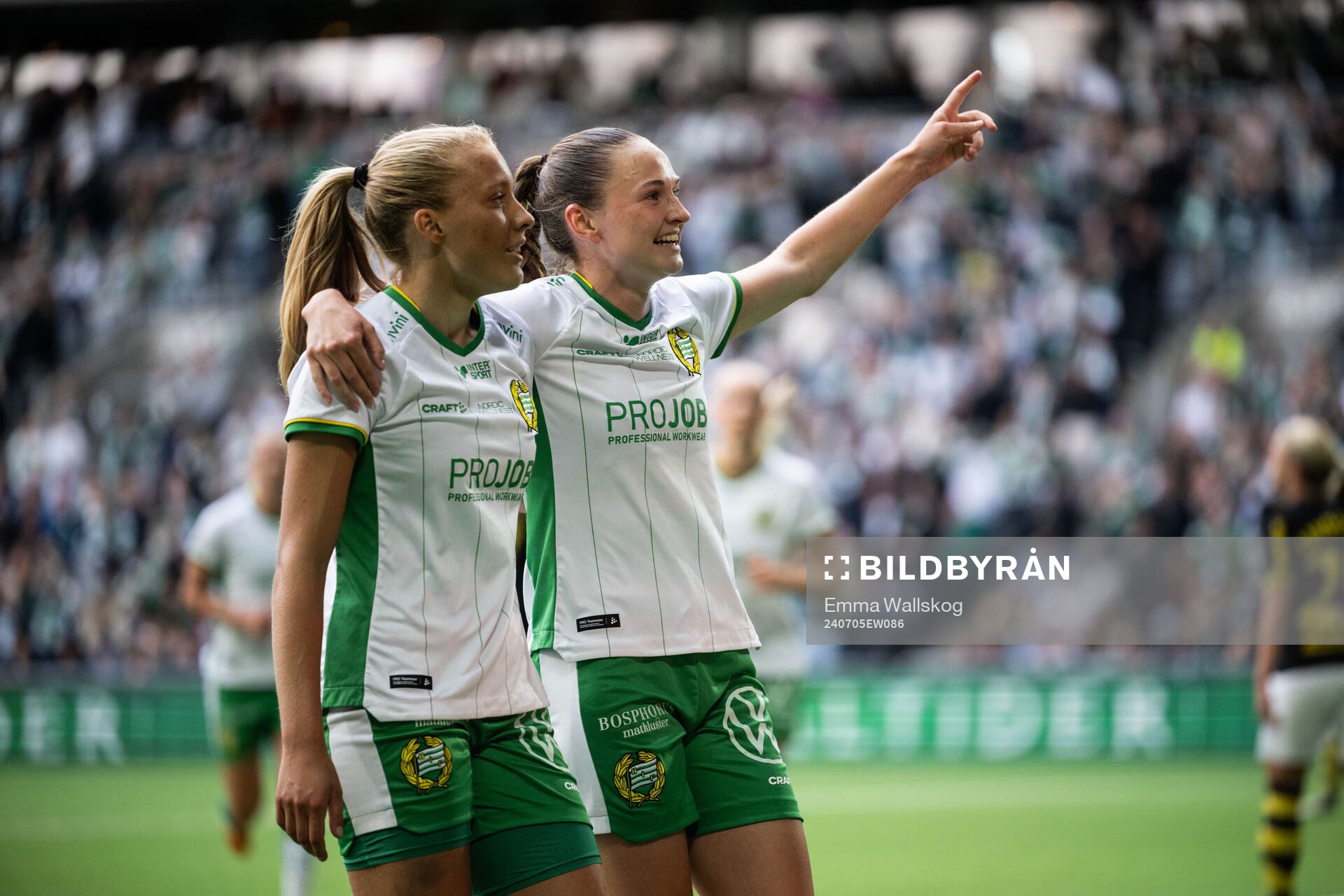 Hammarbys Smilla Holmberg och Vilde Hasund jublar