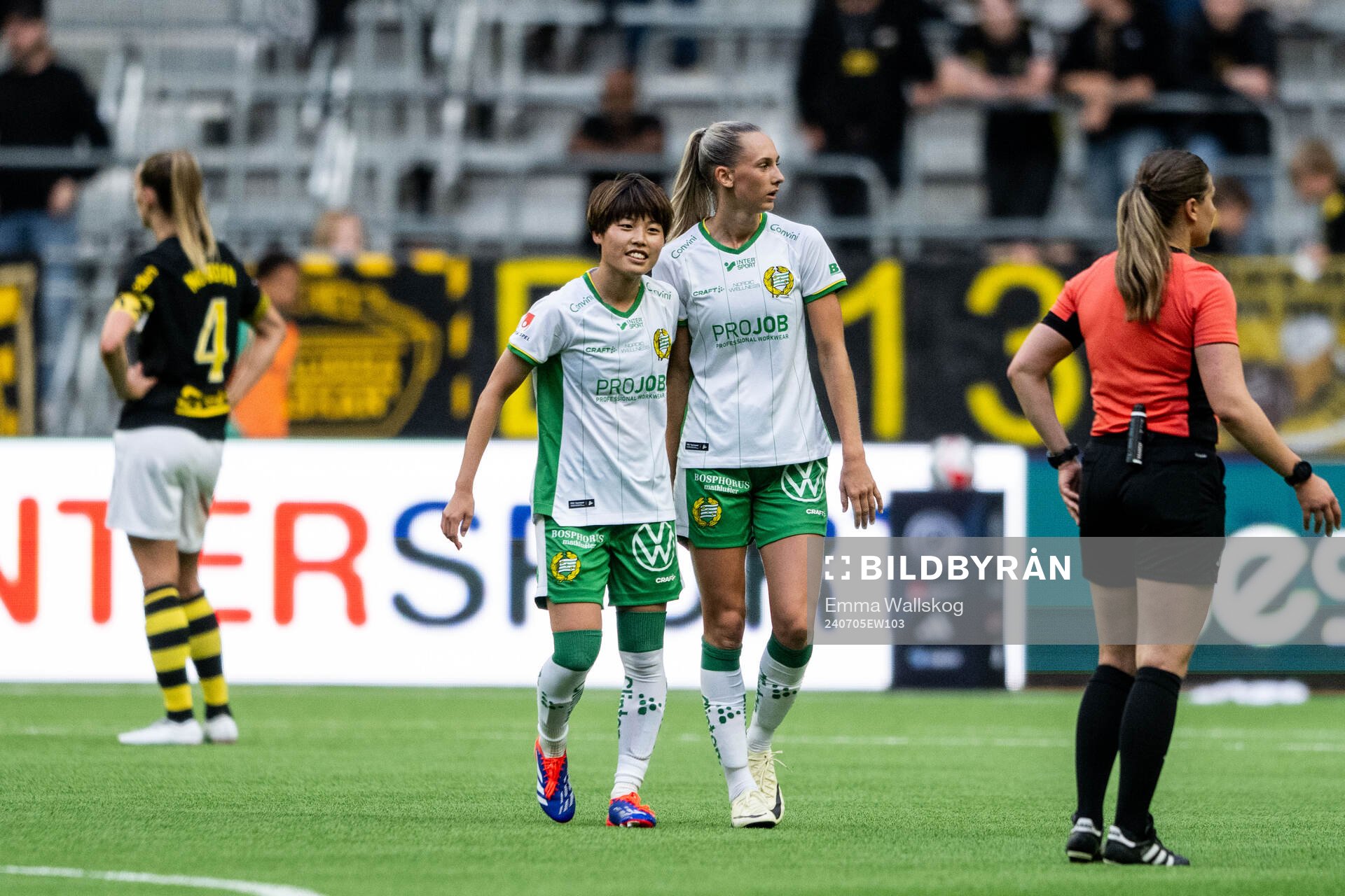 Hammarbys Suzu Amano och Ellen Wangerheim jublar