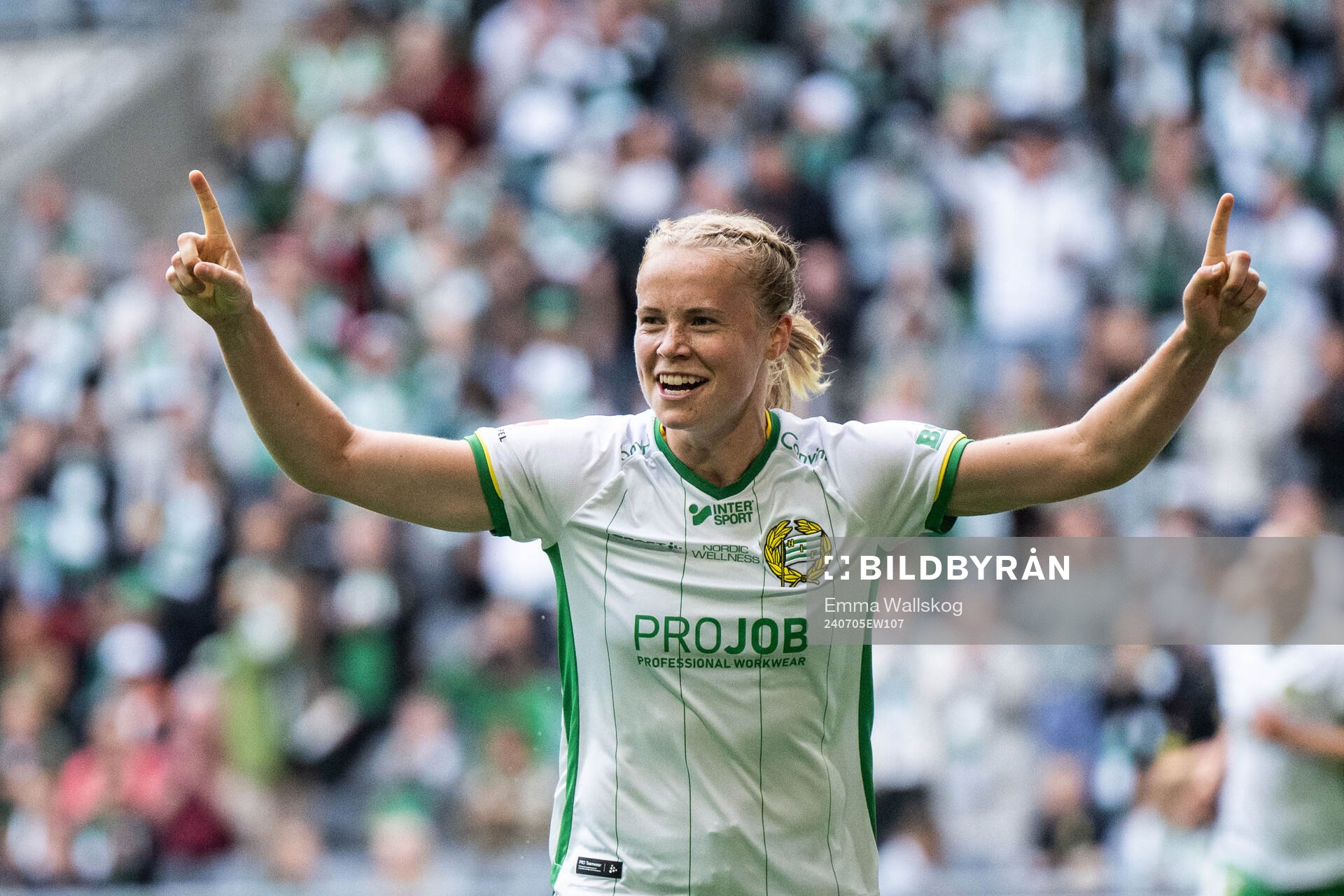 Hammarbys Julie Blakstad jublar efter 3-0 under fotbollsmatchen i Damallsvenskan mellan Hammarby och AIK den 5 juli 2024 i Stockholm. 