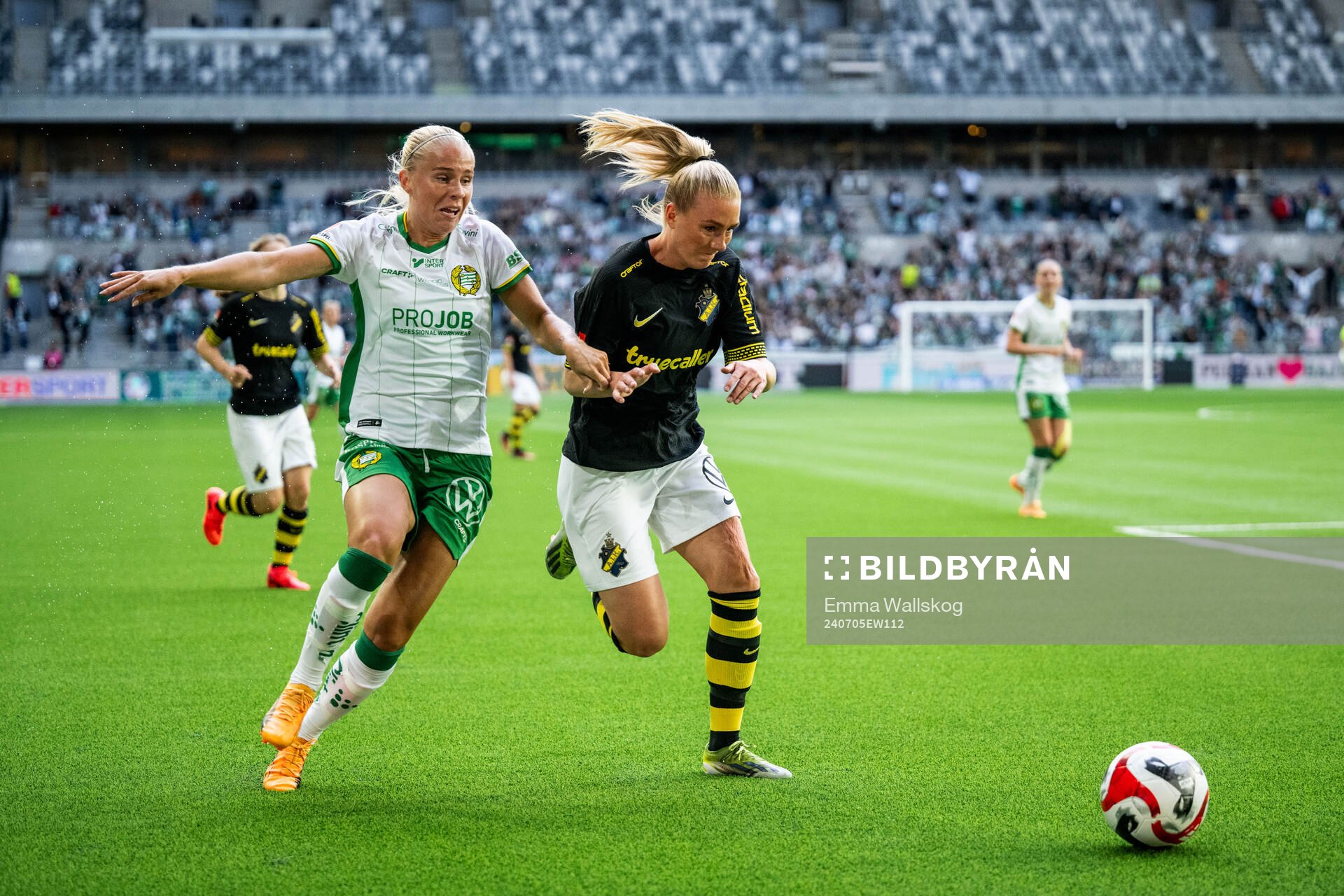 Hammarbys Stina Lennartsson och AIKs Ellen Schampi