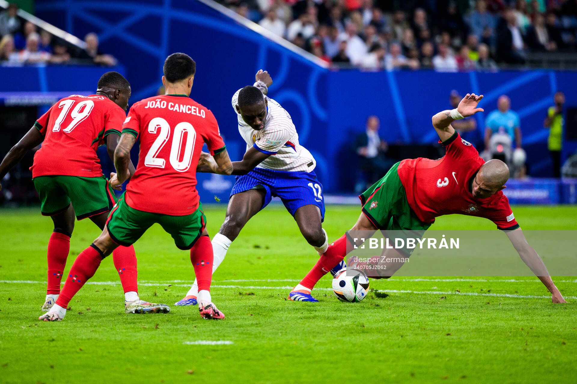 Randal Kolo Muani of France and Pepe of Portugal