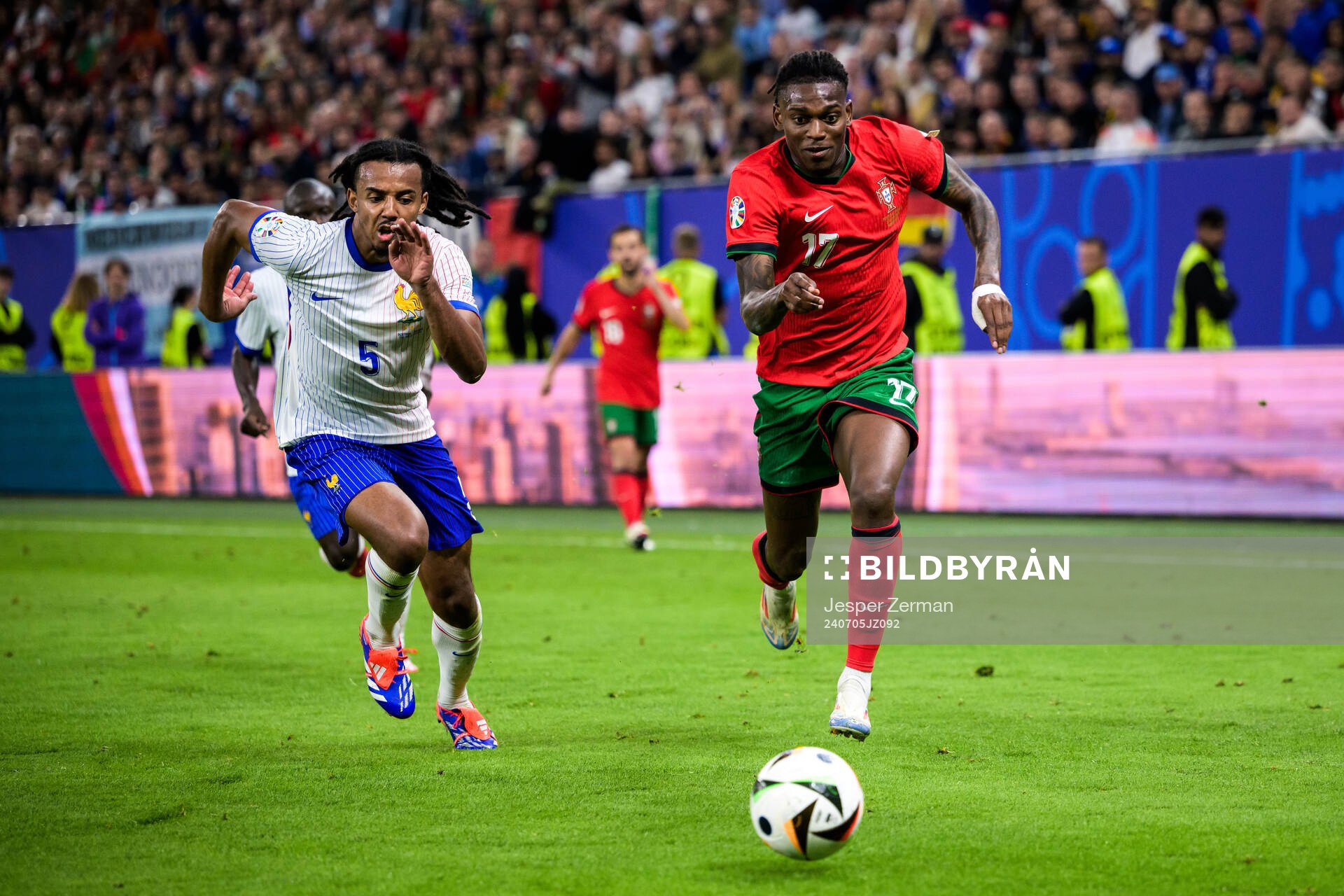 Jules Koundé of France and Goncalo Inacio of Portugal