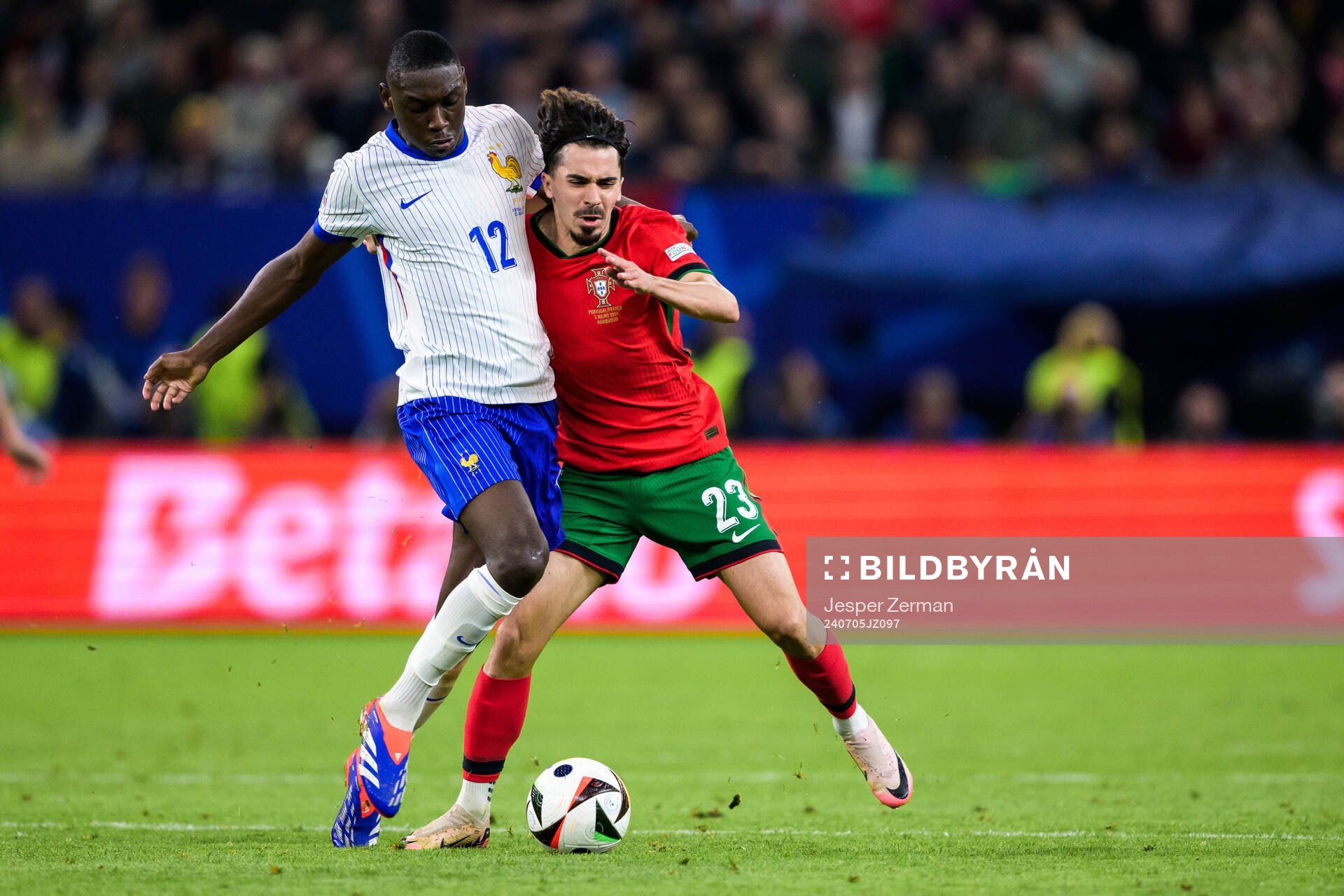 Randal Kolo Muani of France and Vitinha of Portugal during the UEFA Euro 2024 Football Championship Quarterfinal between Portugal and France on July 5, 2024 in Hamburg.