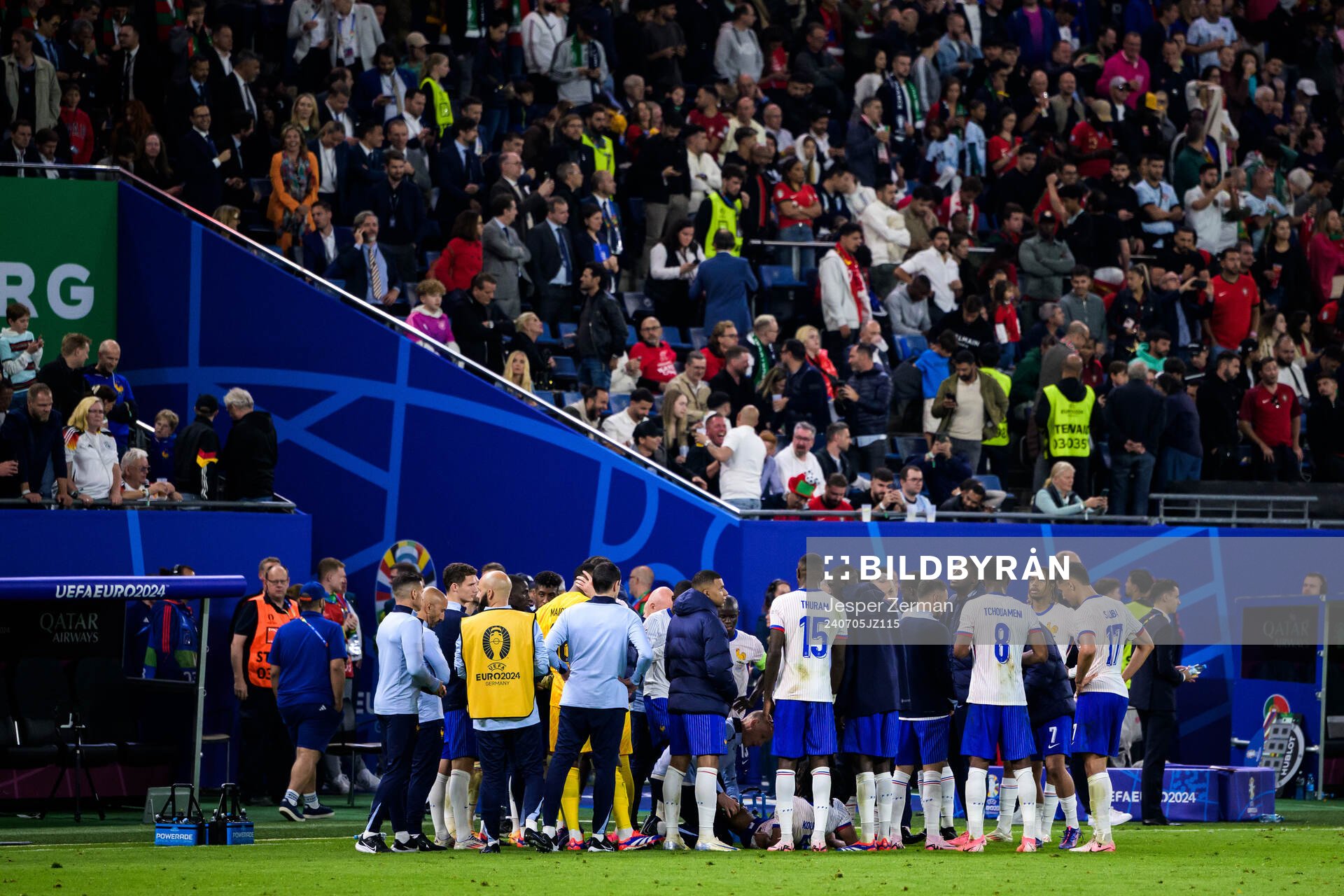 Players of France ahead of the penalty shootout during the UEFA Euro 2024 Football Championship Quarterfinal between Portugal and France on July 5, 2024 in Hamburg.